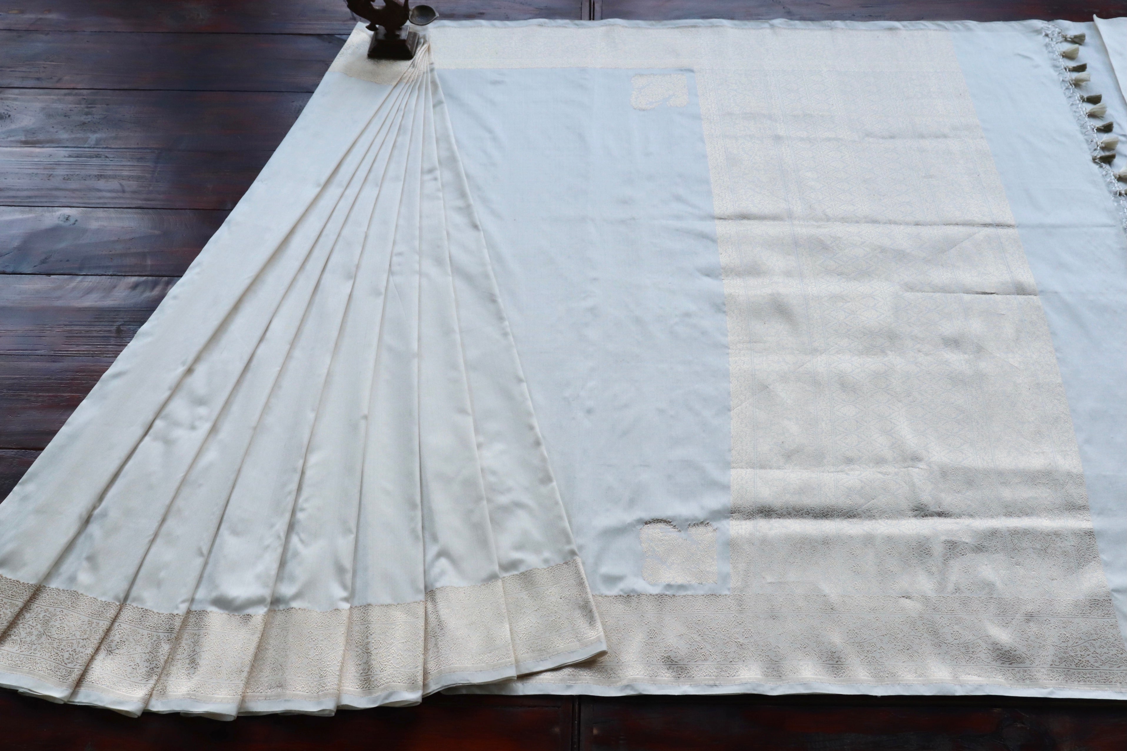 White Kuniya Pure Silk Handloom Banarasi Saree