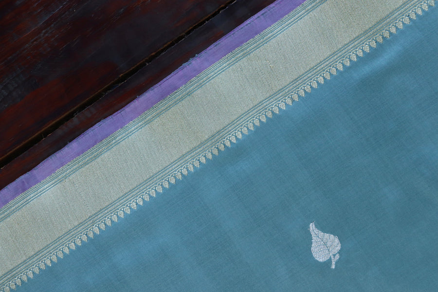Pleat detail of Vivid Sky Blue Kadhua Banarasi saree