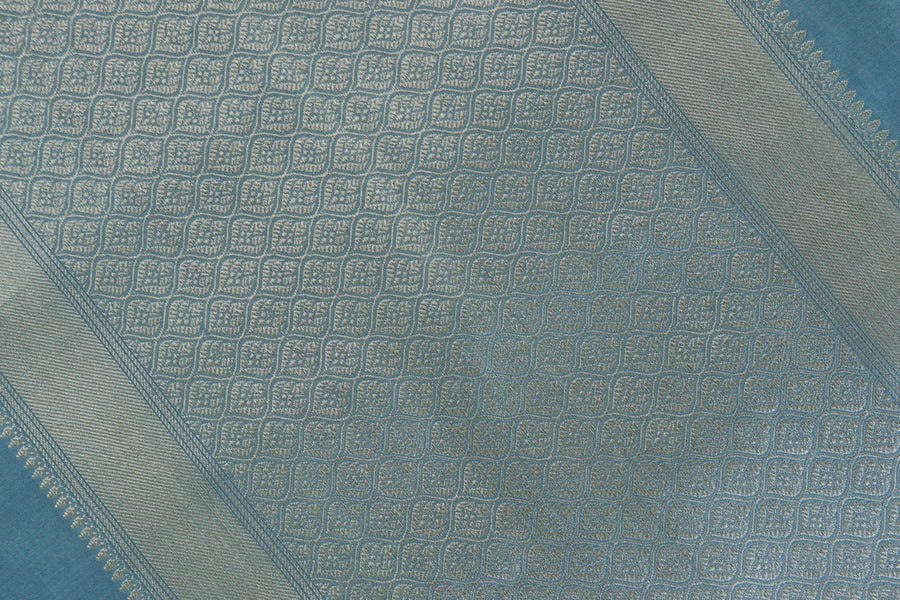 Colour close-up of Vivid Sky Blue Kadhua Banarasi saree