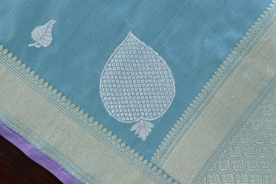 Silk texture of Vivid Sky Blue Kadhua Banarasi saree