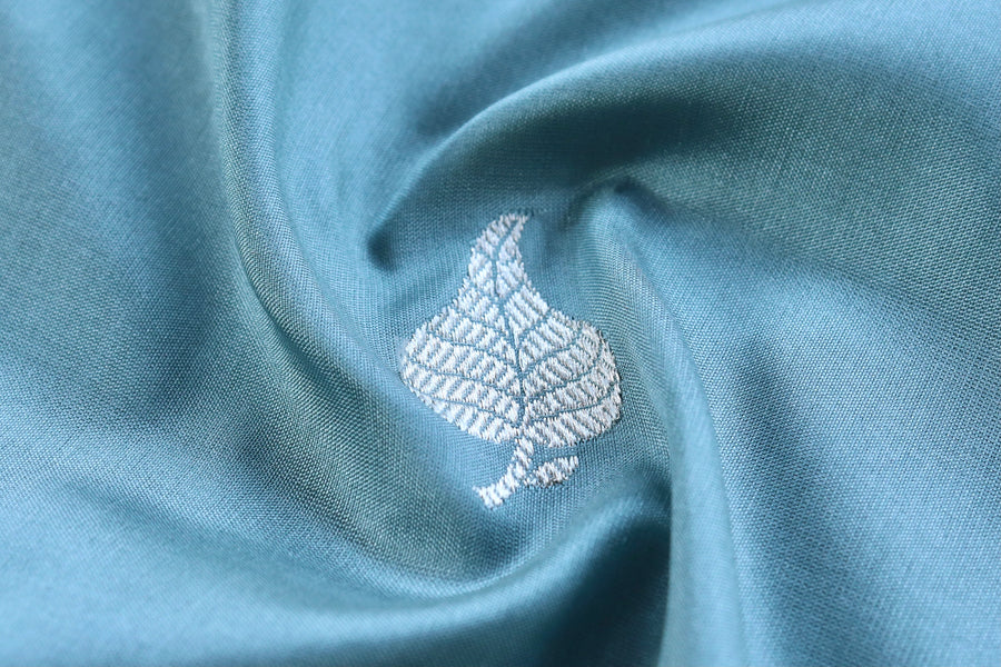 Aanchal motif on Vivid Sky Blue Kadhua Banarasi saree
