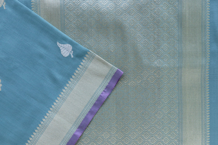 Selvedge detail of Vivid Sky Blue Kadhua Banarasi saree