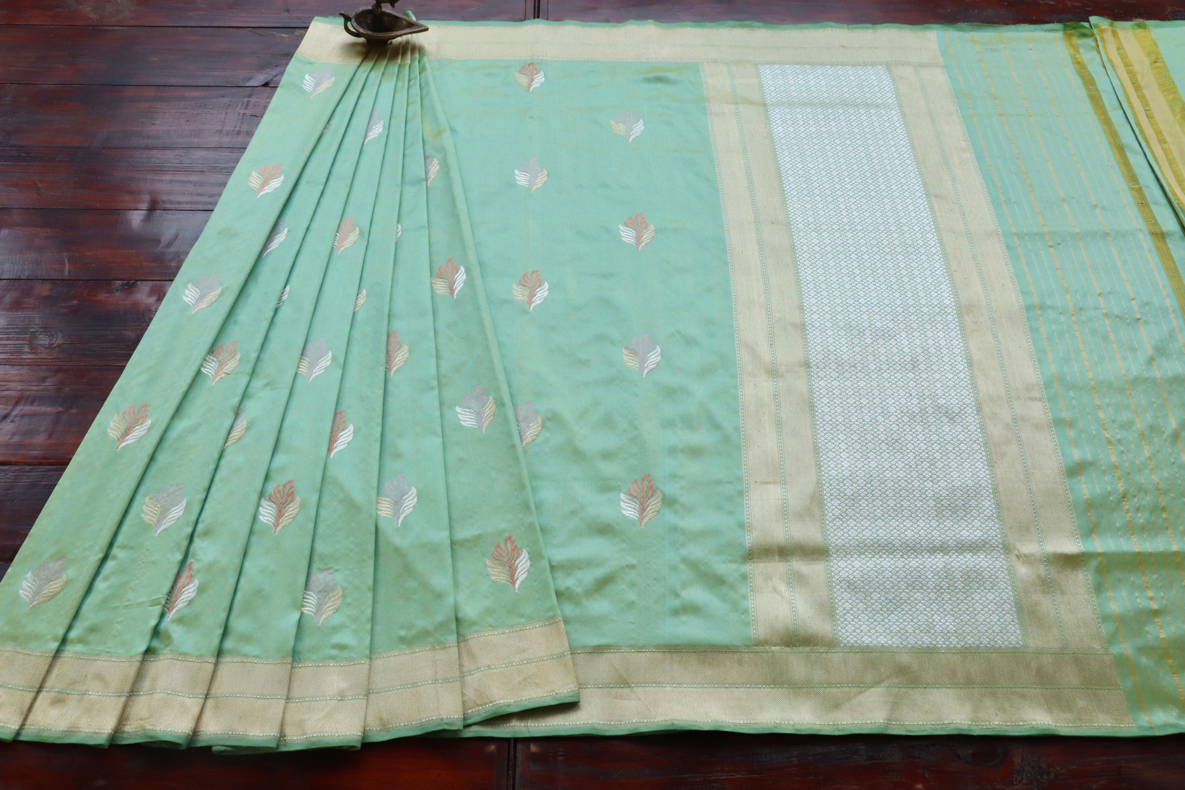 Light Green Kadhua Motif Katan Silk Pure Handloom Banarasi Saree