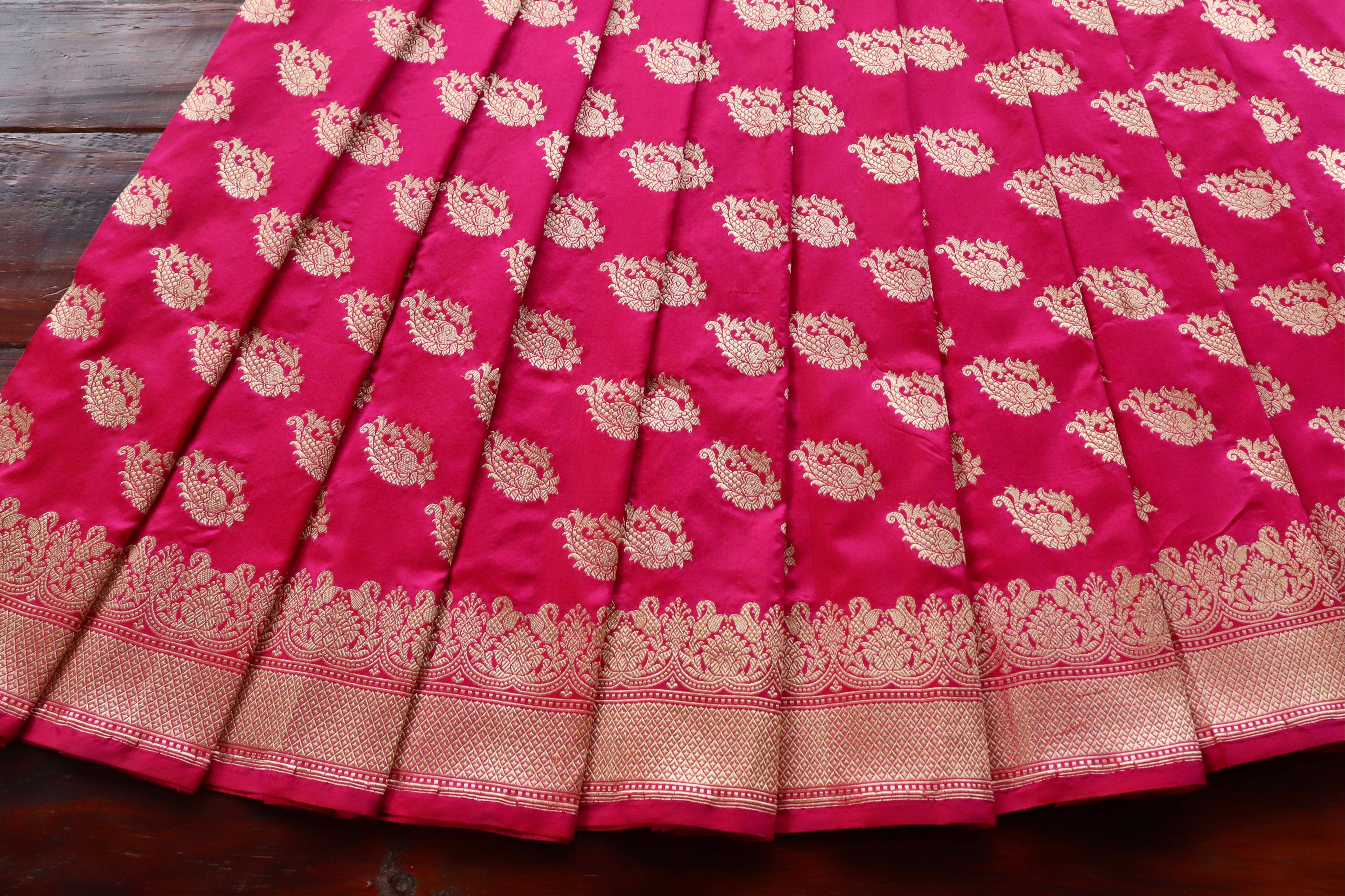 Pink Fish Motif Pure Silk Handloom Banarasi Saree