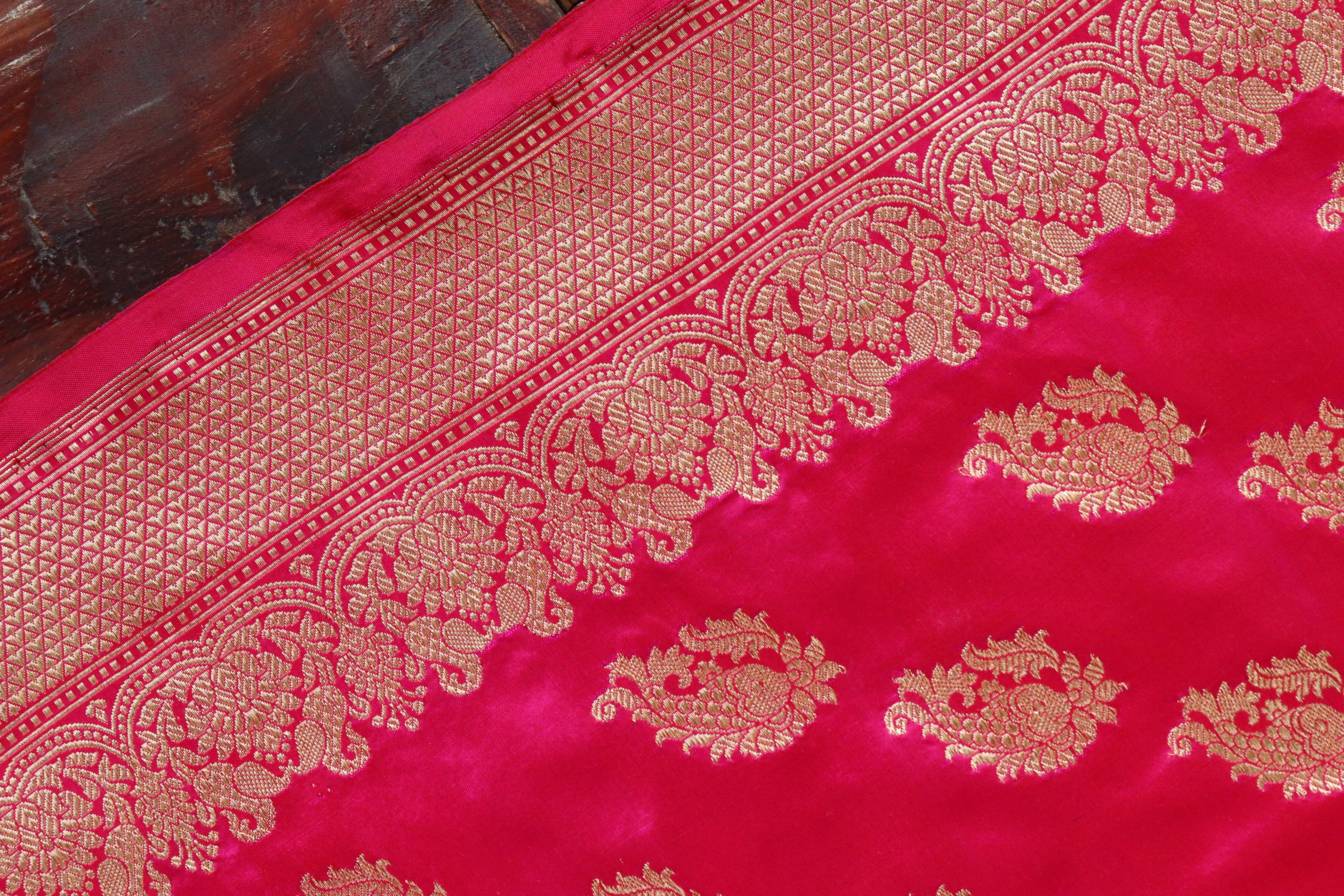 Pink Fish Motif Pure Silk Handloom Banarasi Saree