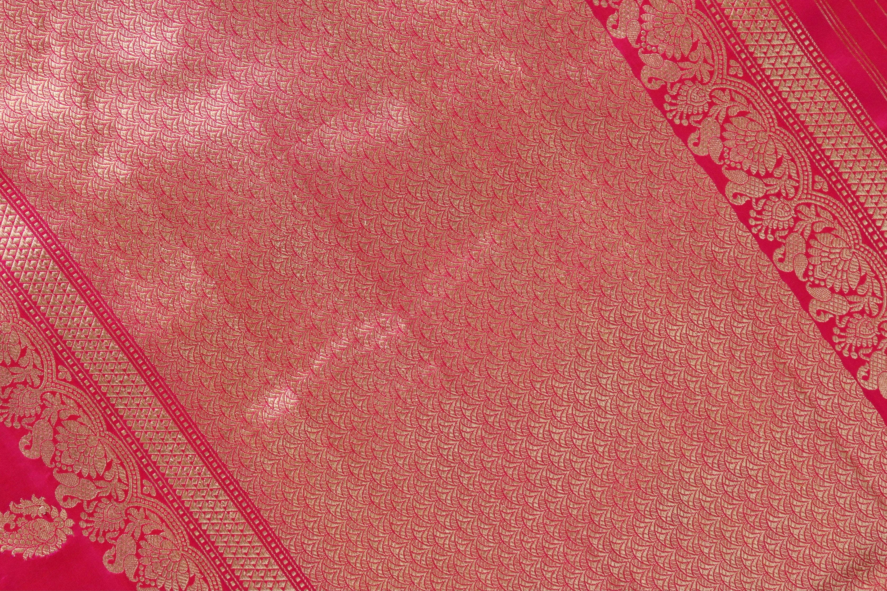 Pink Fish Motif Pure Silk Handloom Banarasi Saree