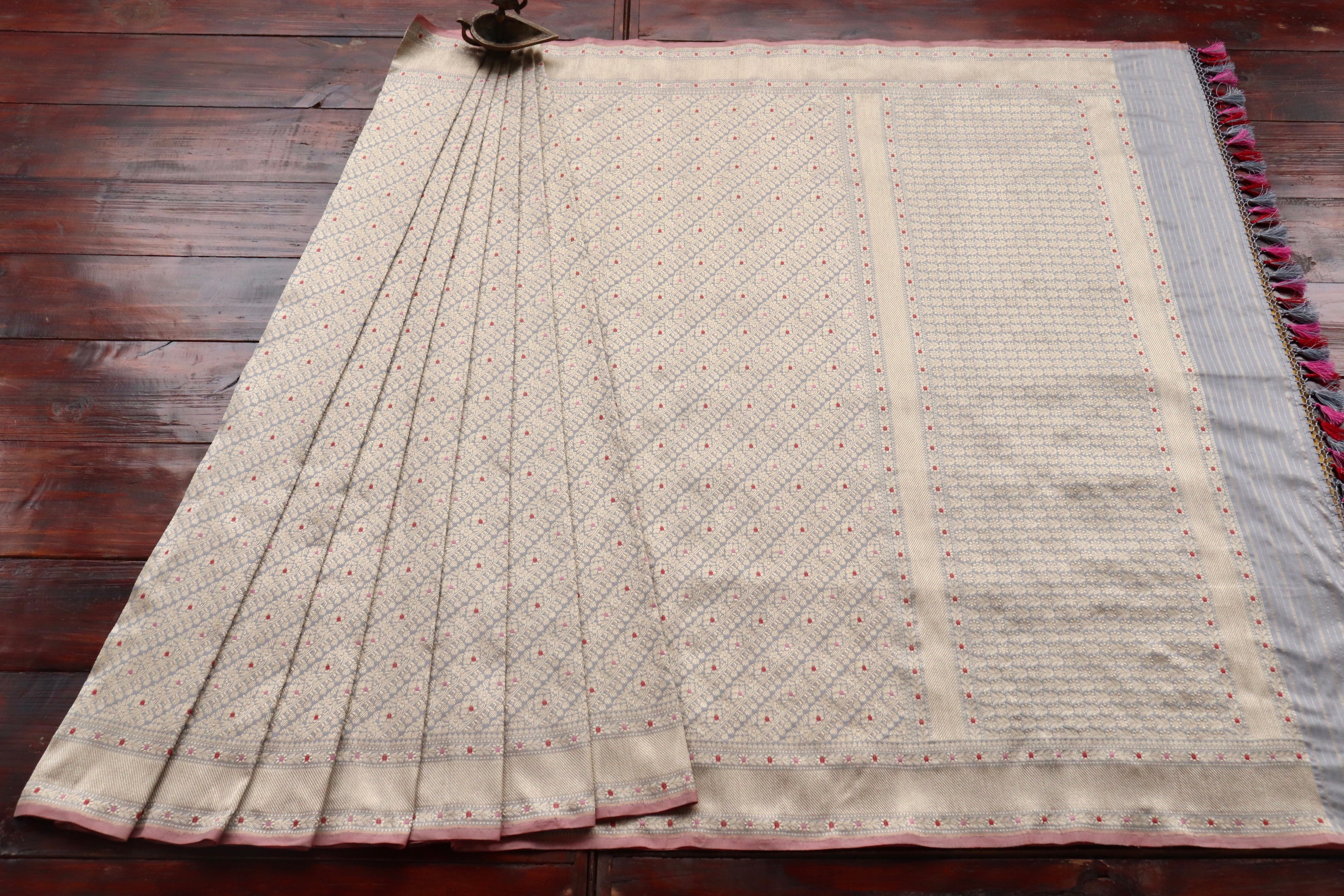 Grey Meenadar Adda Tanchoi Pure Silk Handloom Banarasi Saree