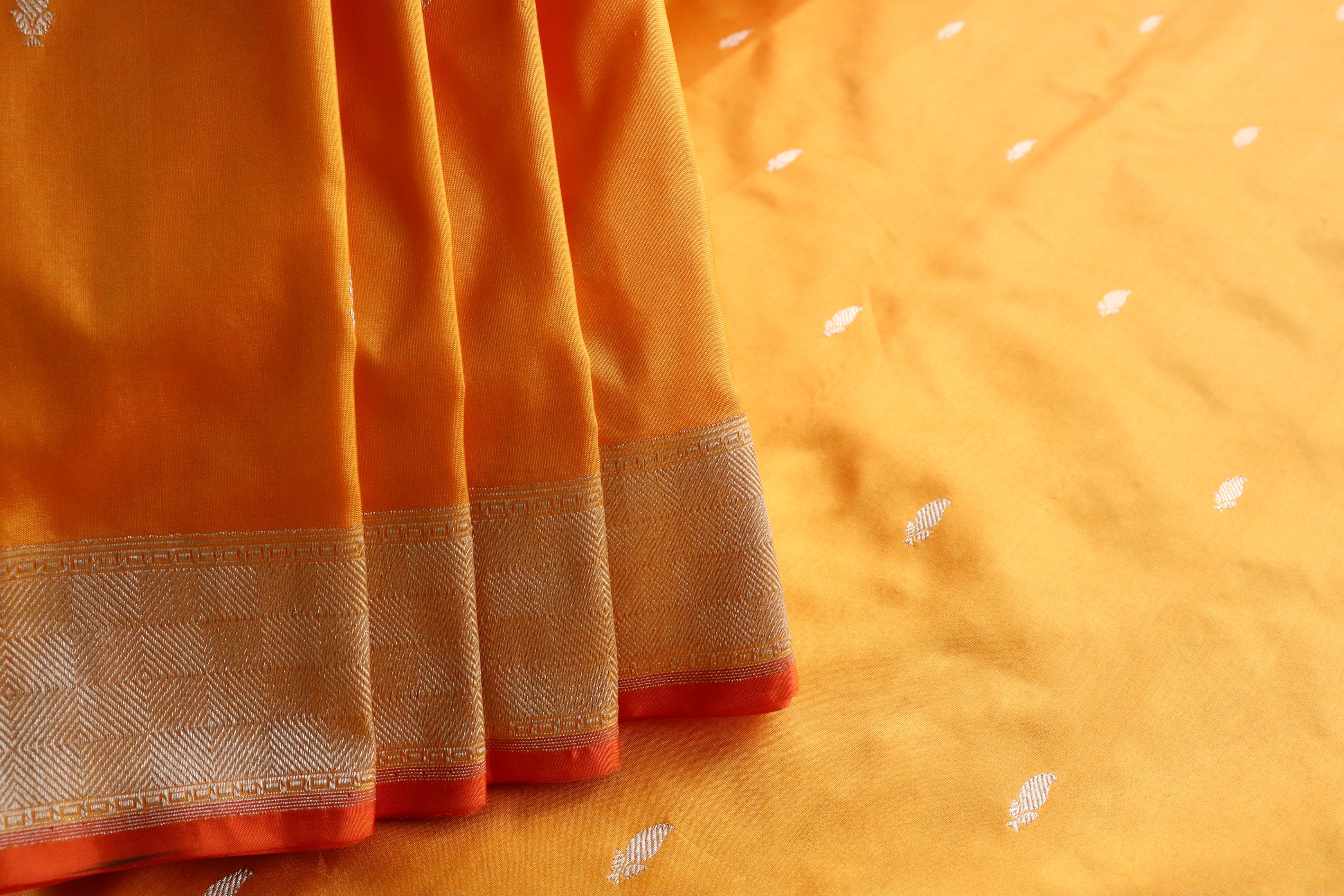 Saffron Kairy Kuniya Pure Silk Handloom Banarasi Saree