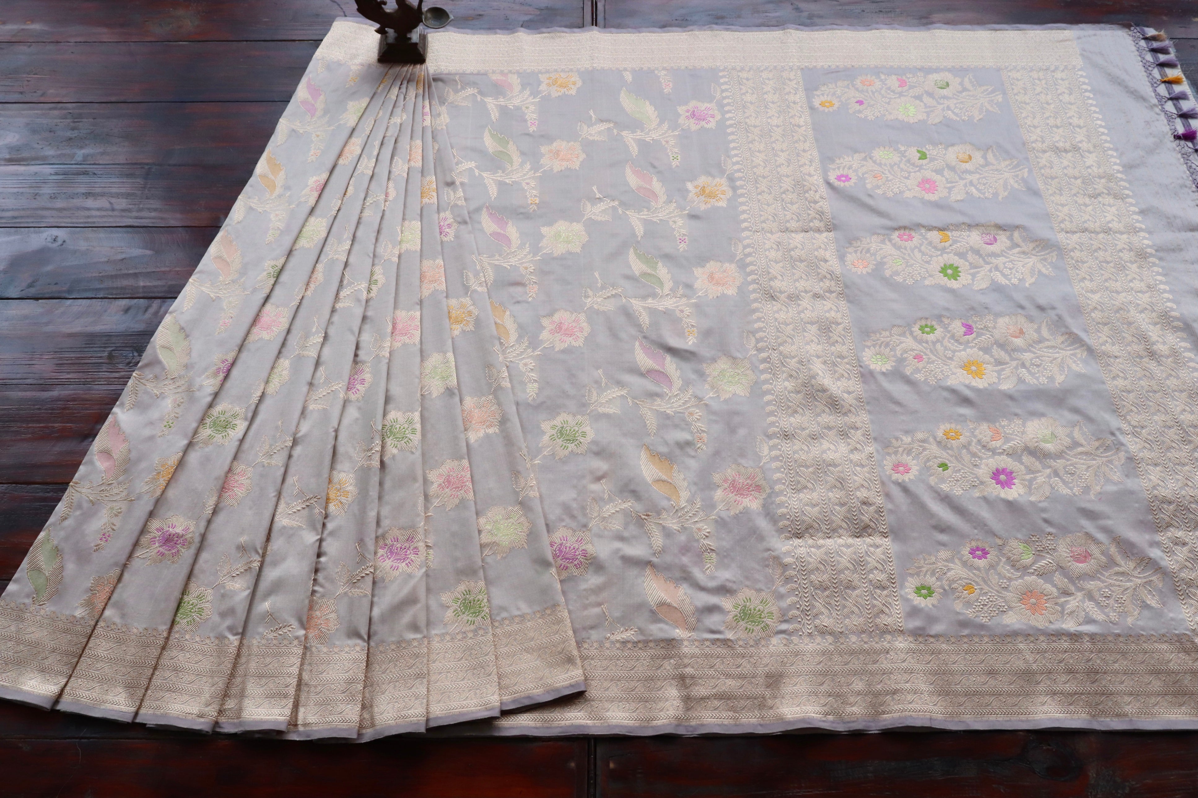 Dove Grey Kadhua Jangla Handwoven Kora Saree