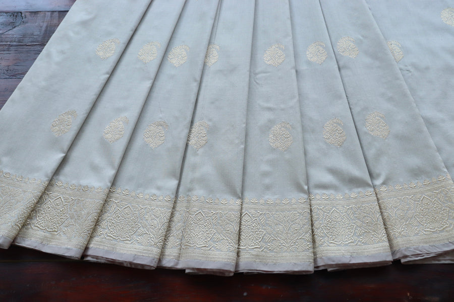 Aanchal motif on Light Grey Kairy Banarasi saree
