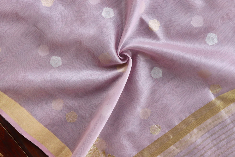Pallu detail of Mauve Sona Rupa Kora Banarasi dupatta
