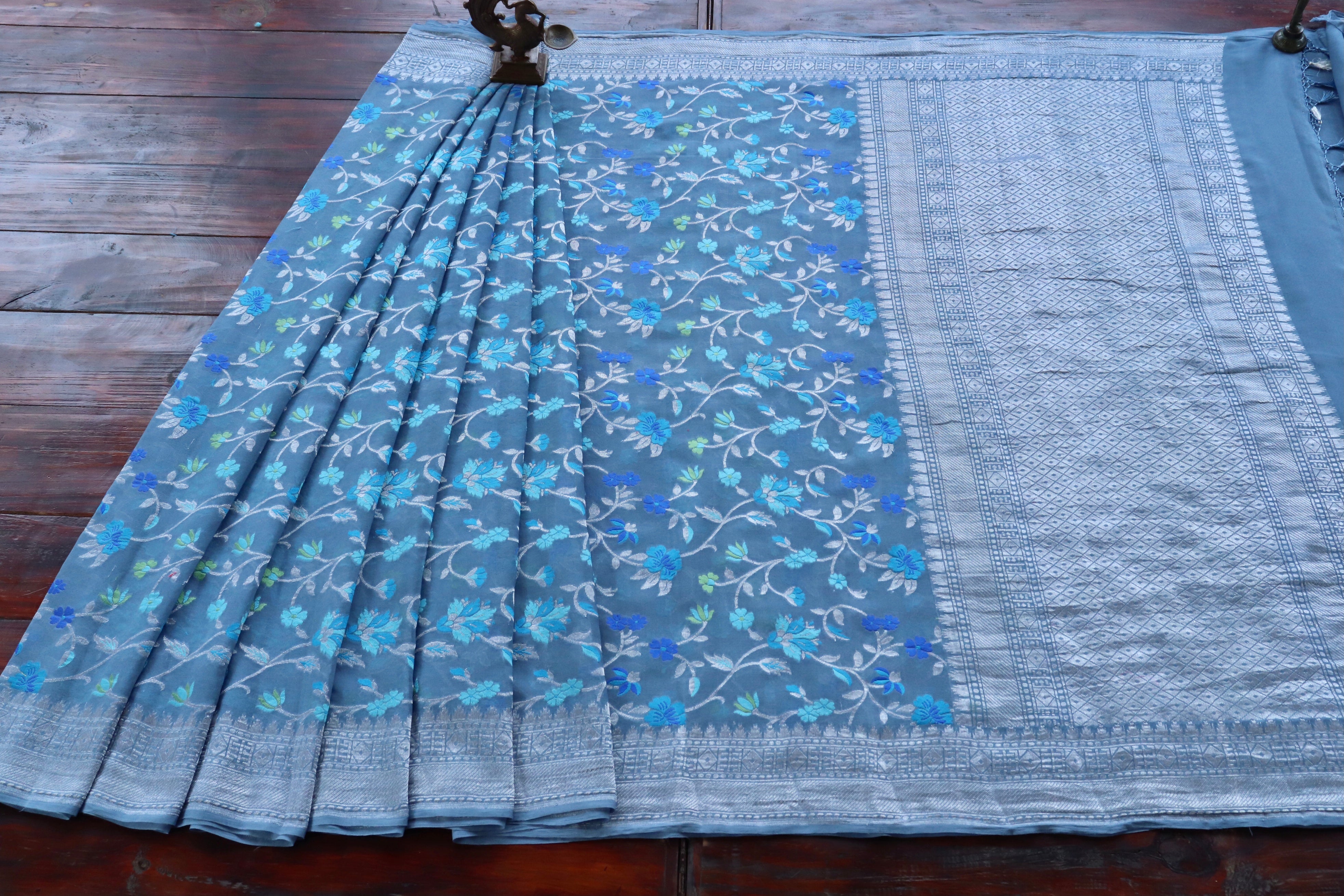 Grey Cutwork Jangla Banarasi Georgette Silk Handloom Saree