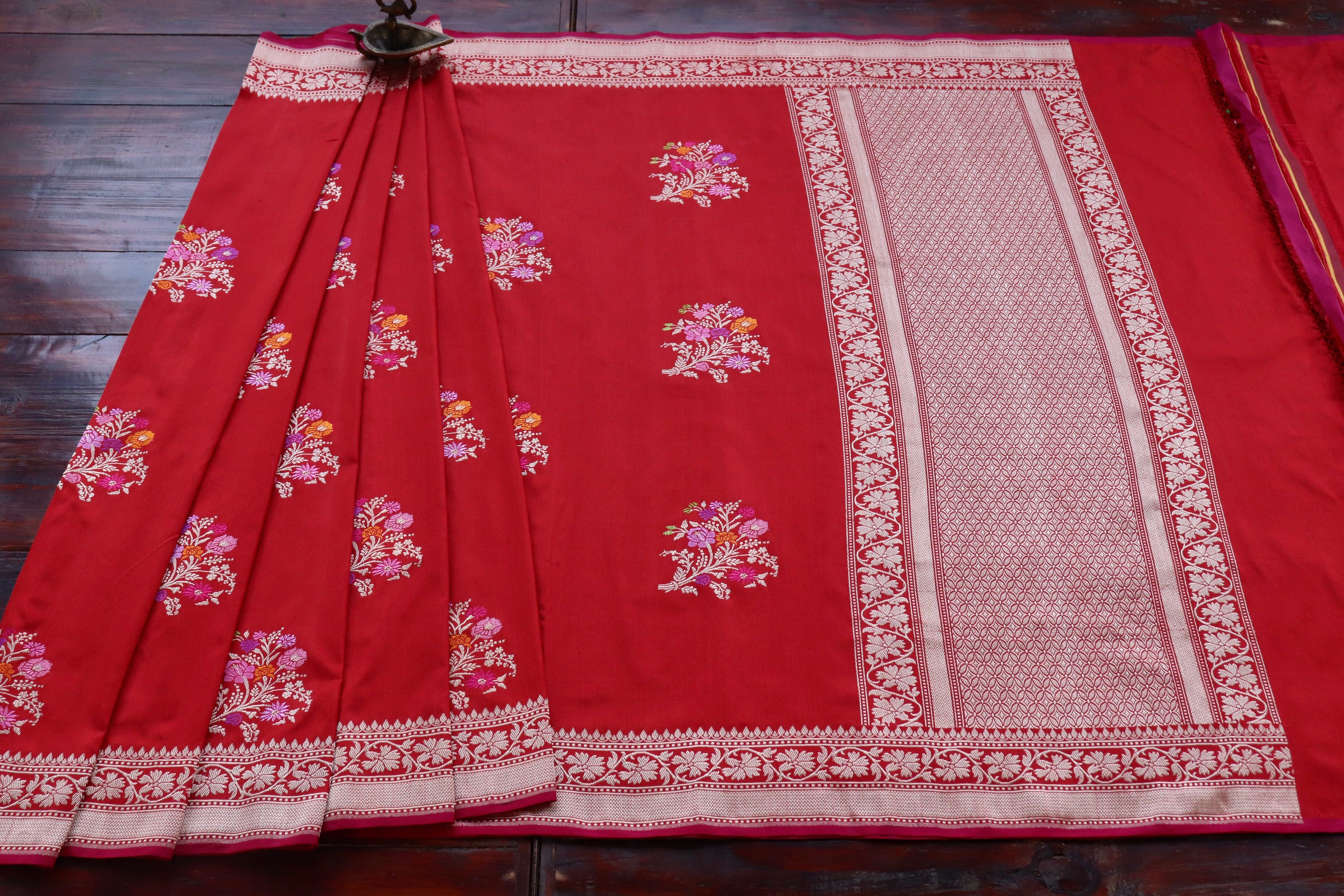 Red Guldasta Motif Pure Katan Silk Handloom Saree
