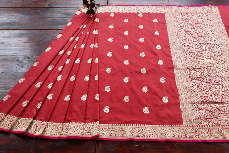 Border close-up on Maroon Kairy Banarasi saree