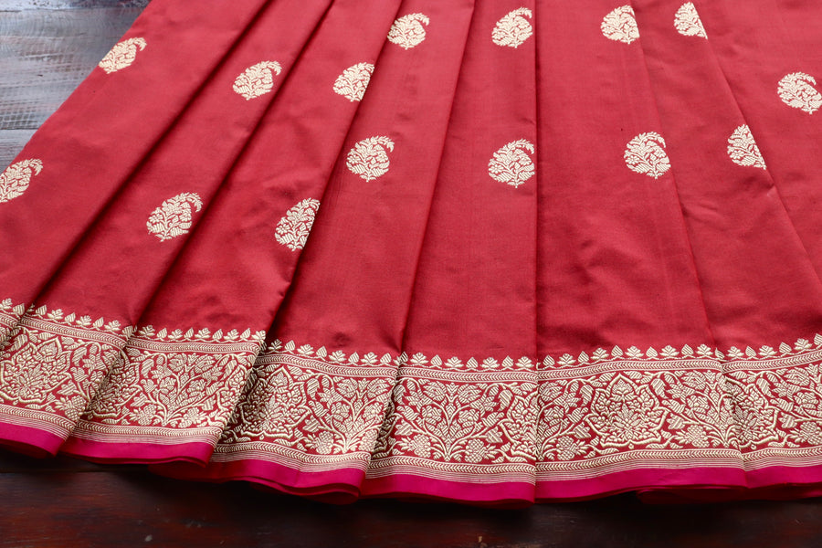 Colour close-up of Maroon Kairy Banarasi saree