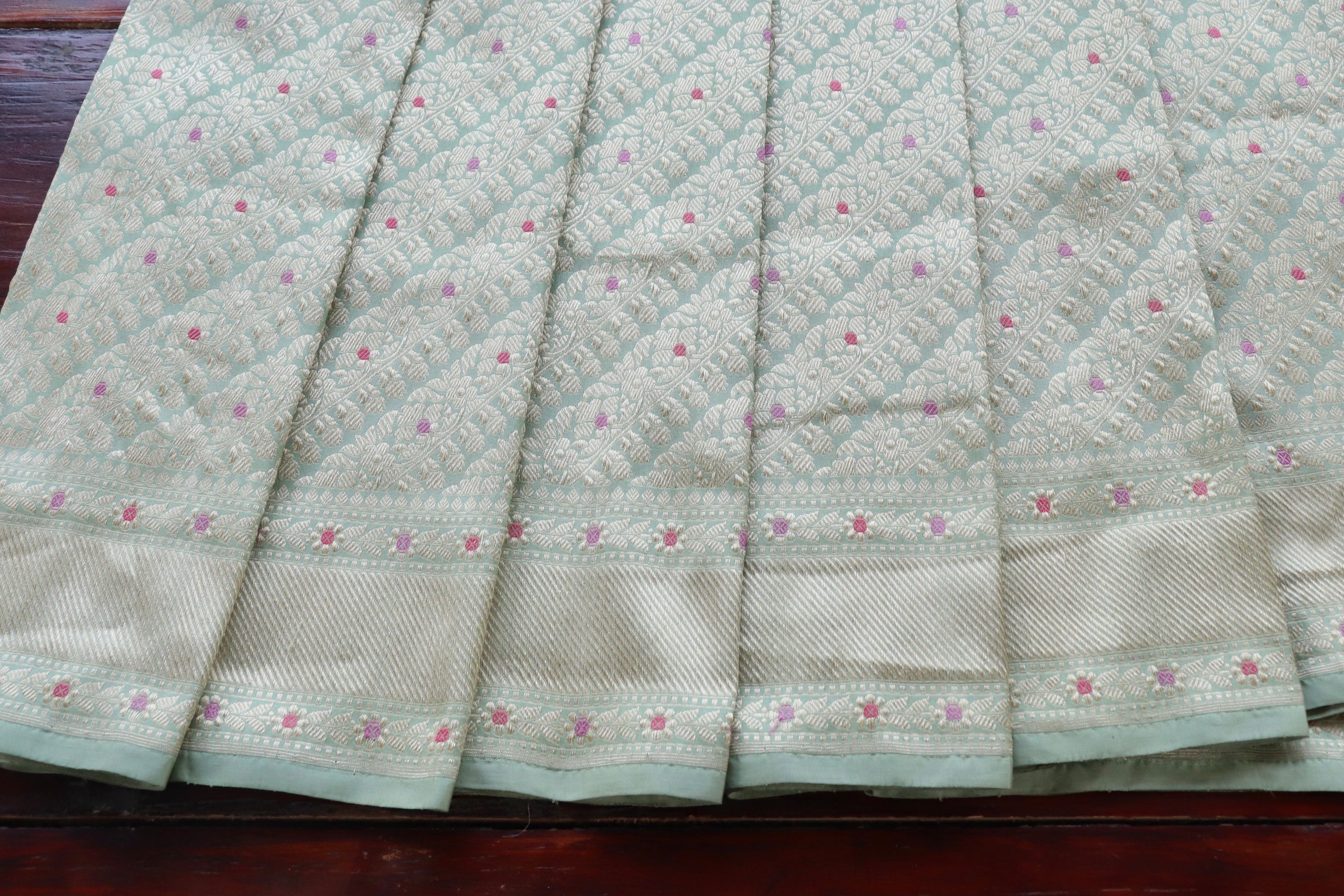 Lime Green Meenadar Adda Tanchoi Pure Silk Handloom Banarasi Saree