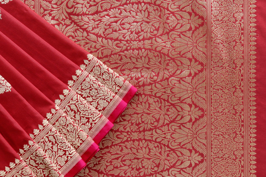 Silk texture of Maroon Kairy Banarasi saree