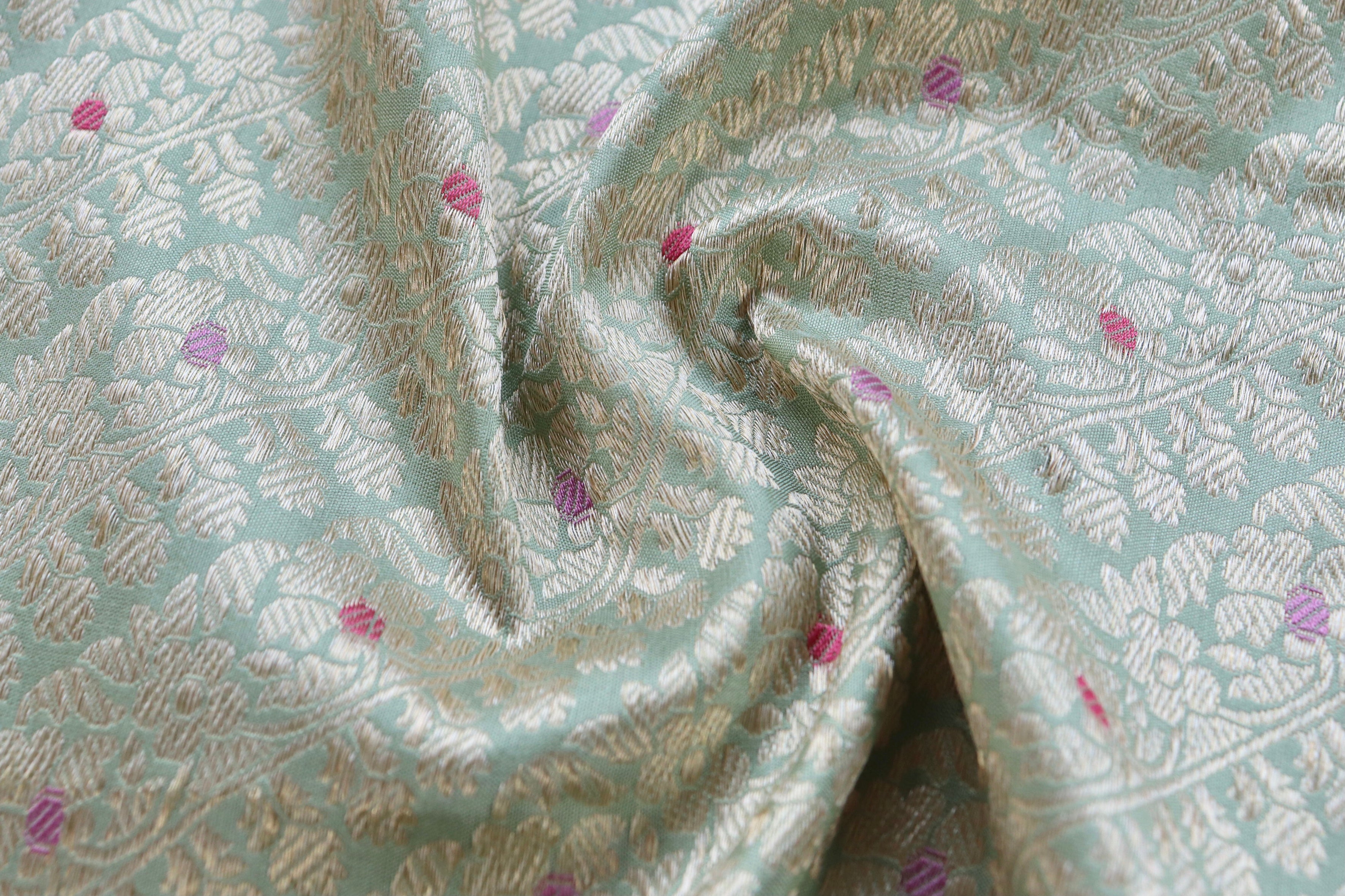 Lime Green Meenadar Adda Tanchoi Pure Silk Handloom Banarasi Saree