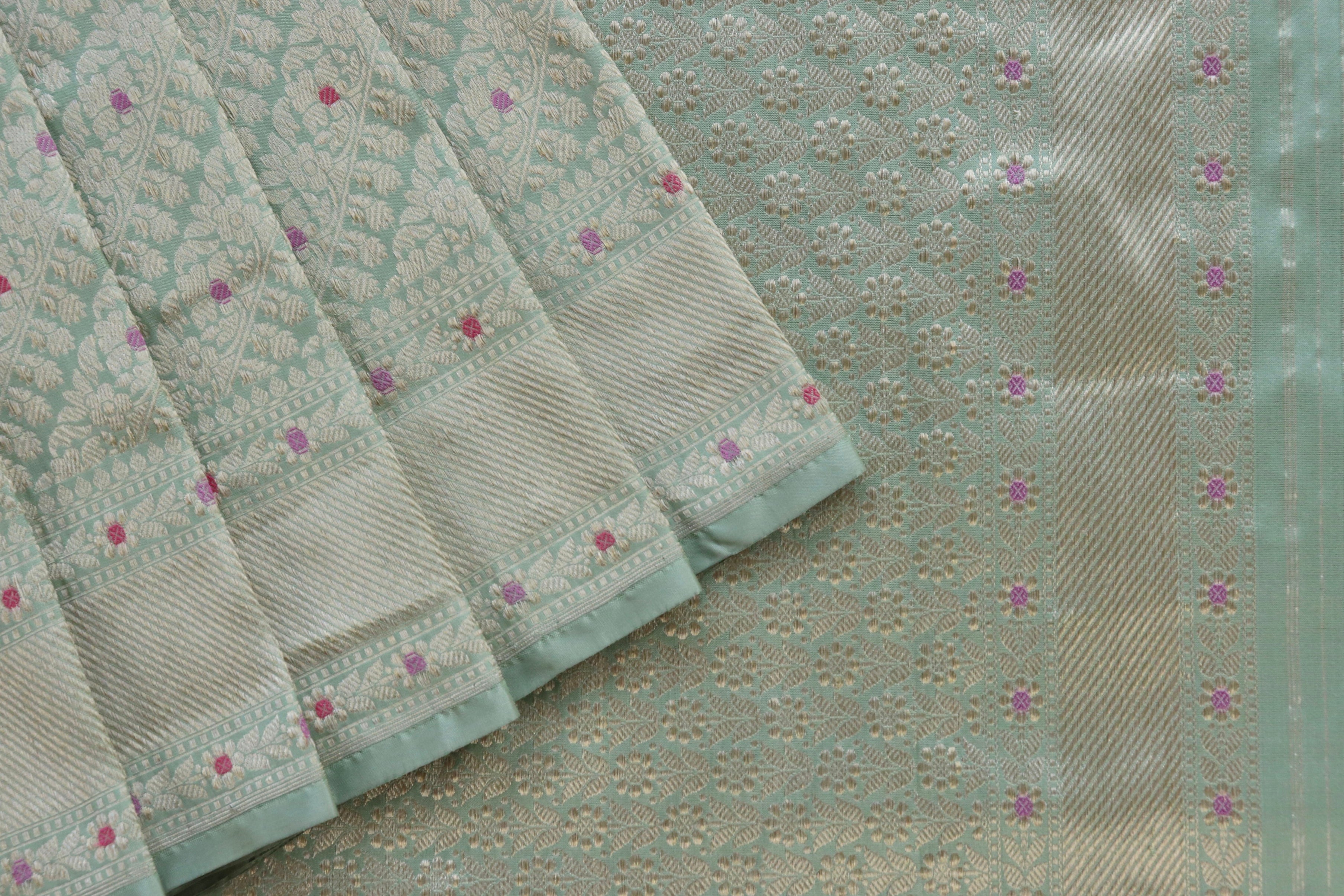 Lime Green Meenadar Adda Tanchoi Pure Silk Handloom Banarasi Saree