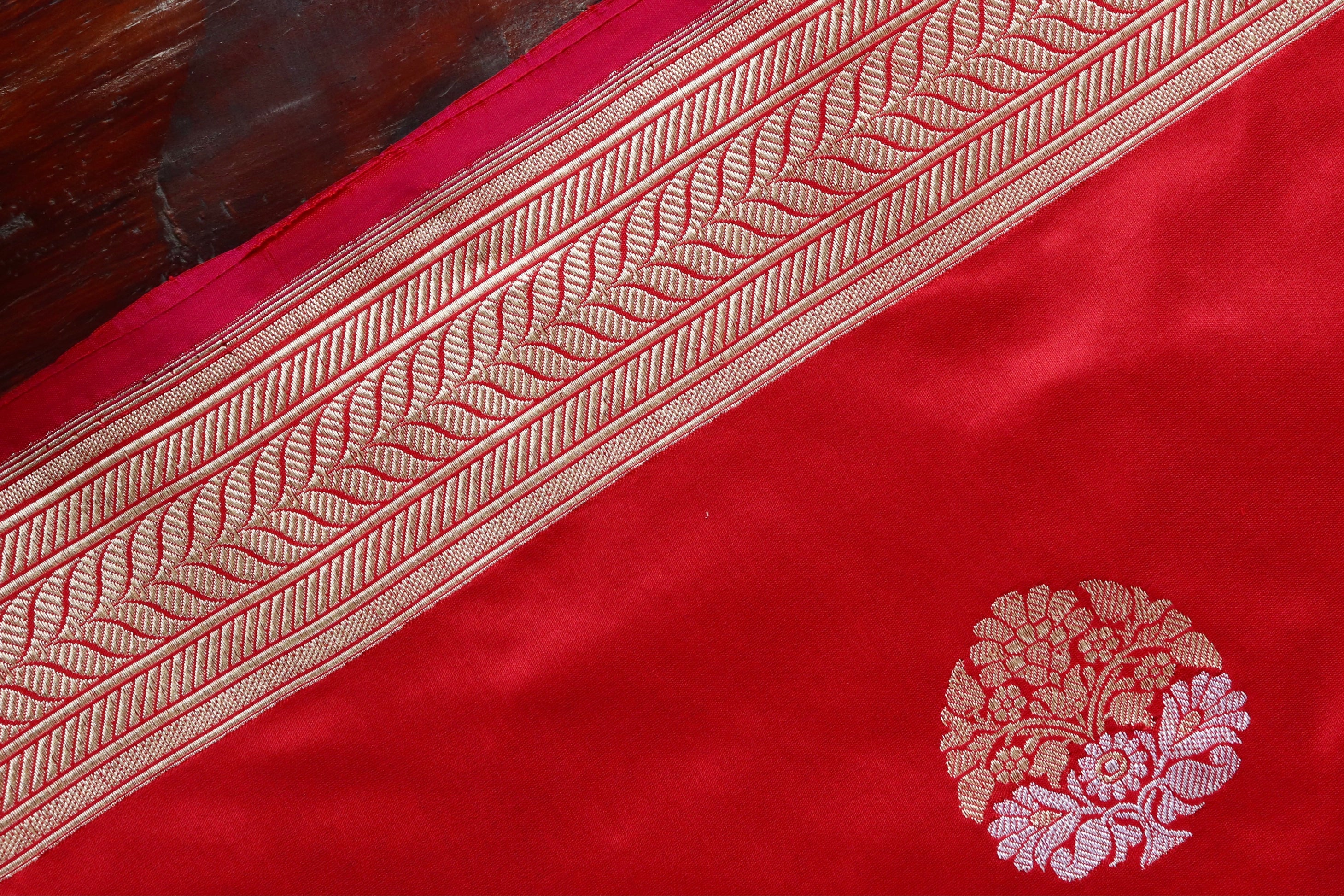 Red Sona Rupa Pure Silk Handloom Banarasi Saree