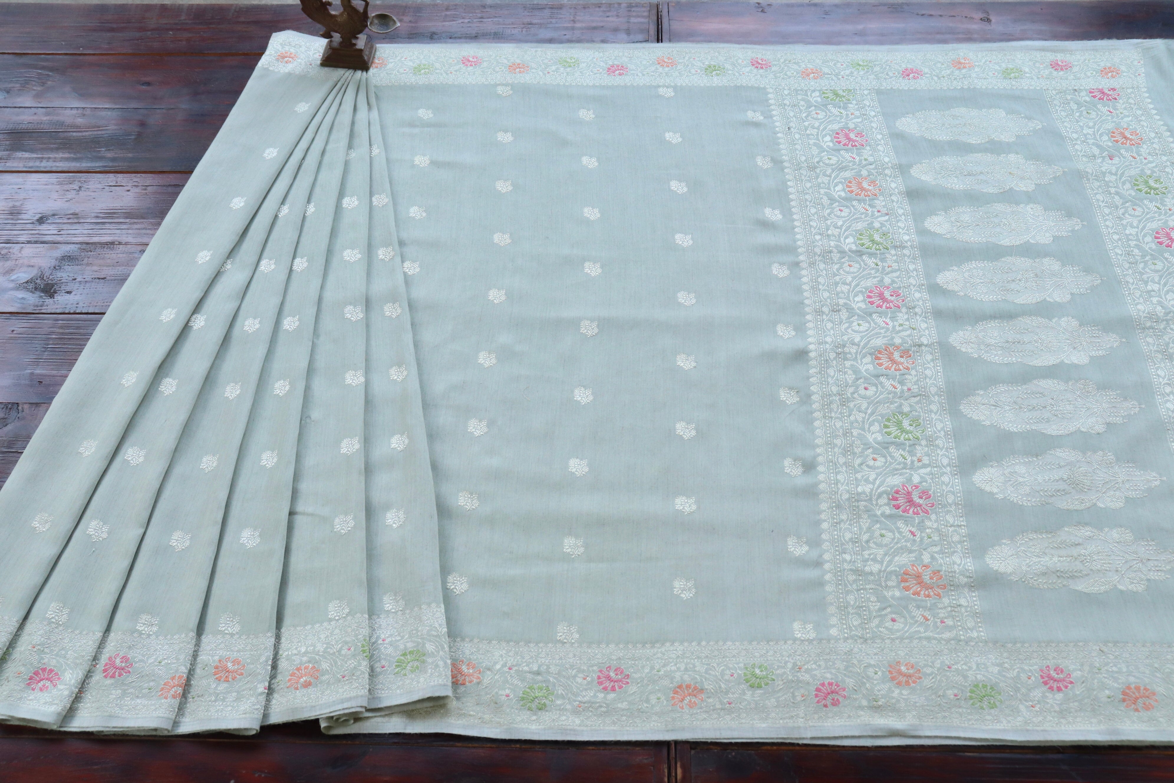 Light Mint Green Phool Motif Munga Silk Handloom Saree