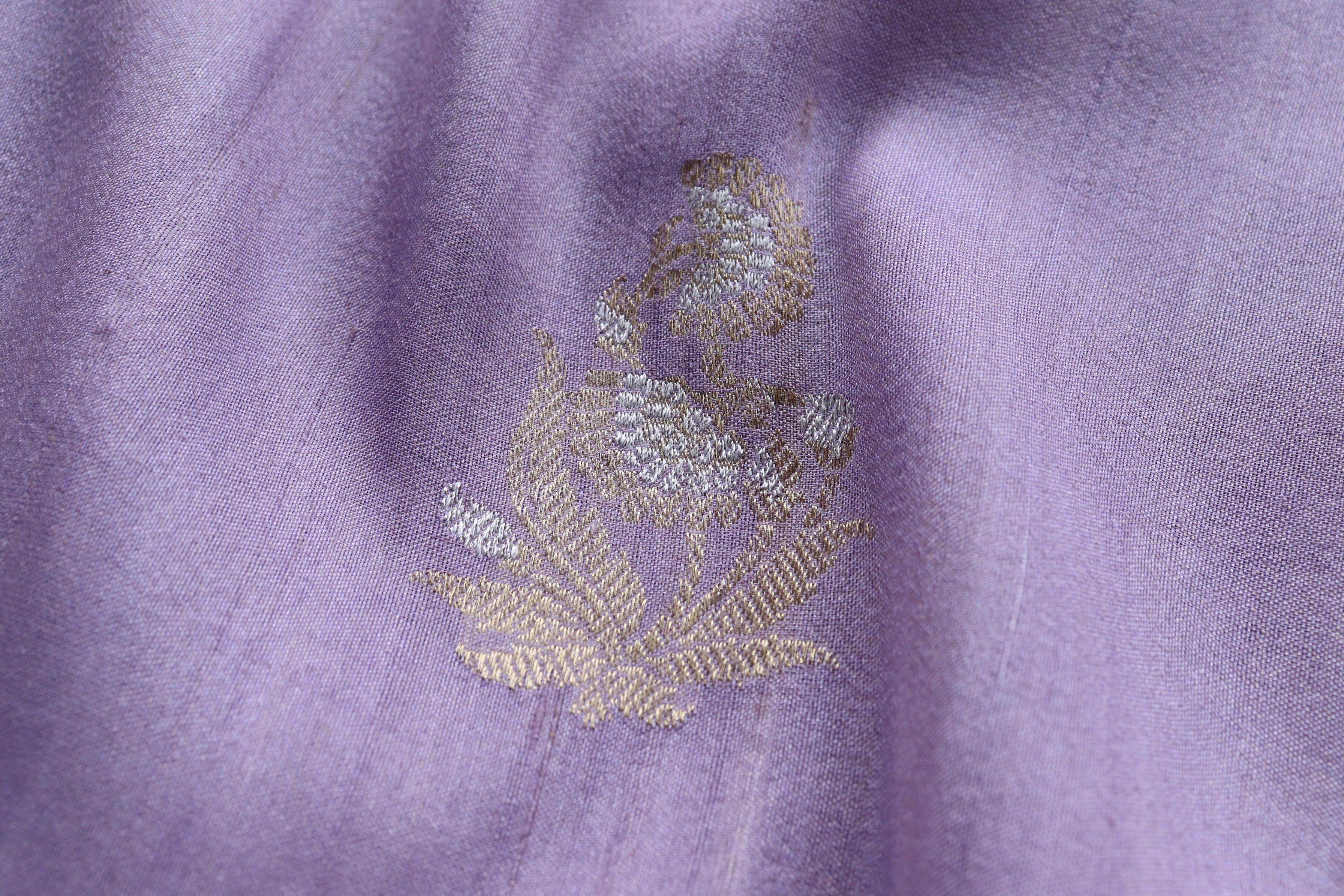 Lilac Guldasta Motif Handwoven Tussar Silk Saree