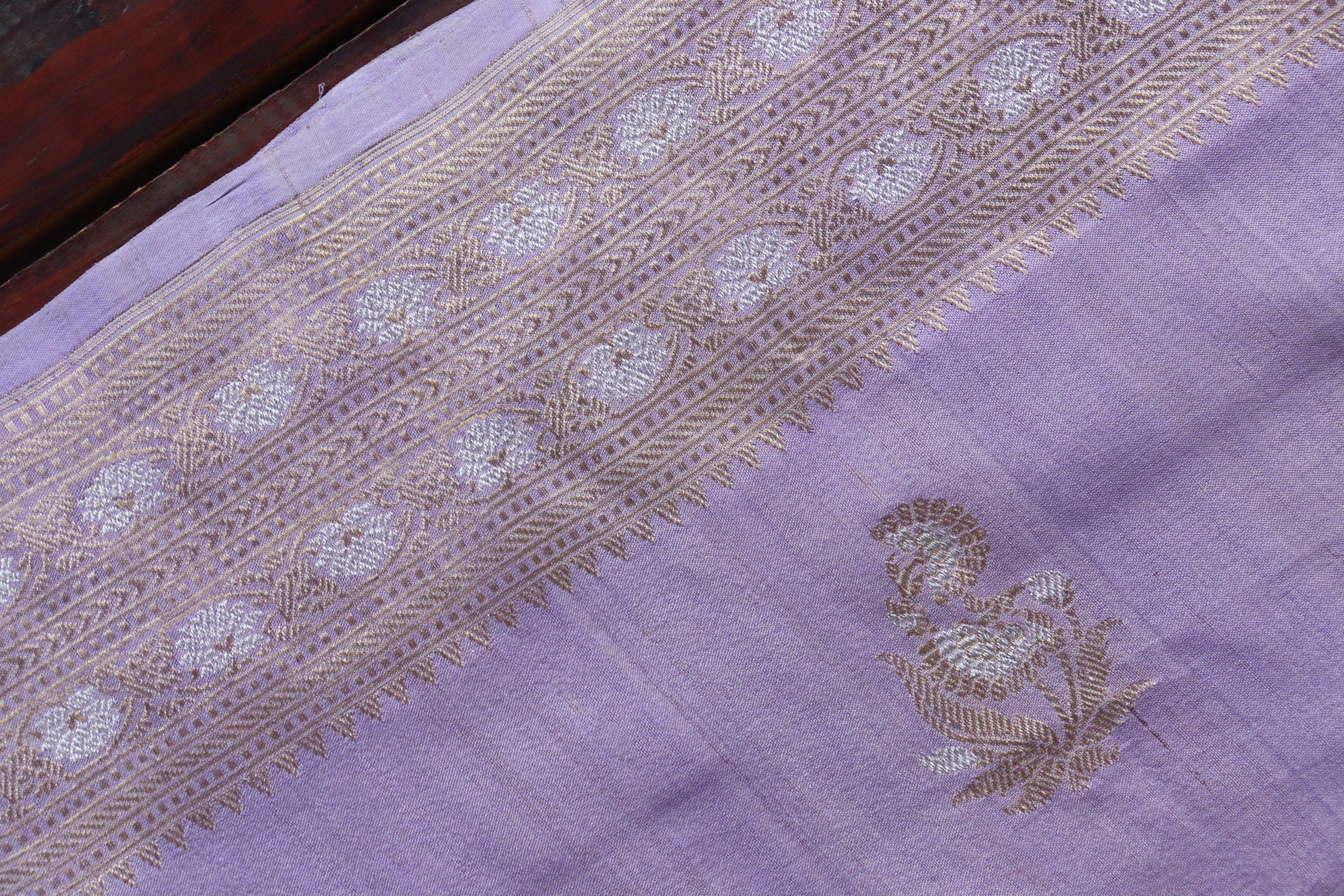 Lilac Guldasta Motif Handwoven Tussar Silk Saree