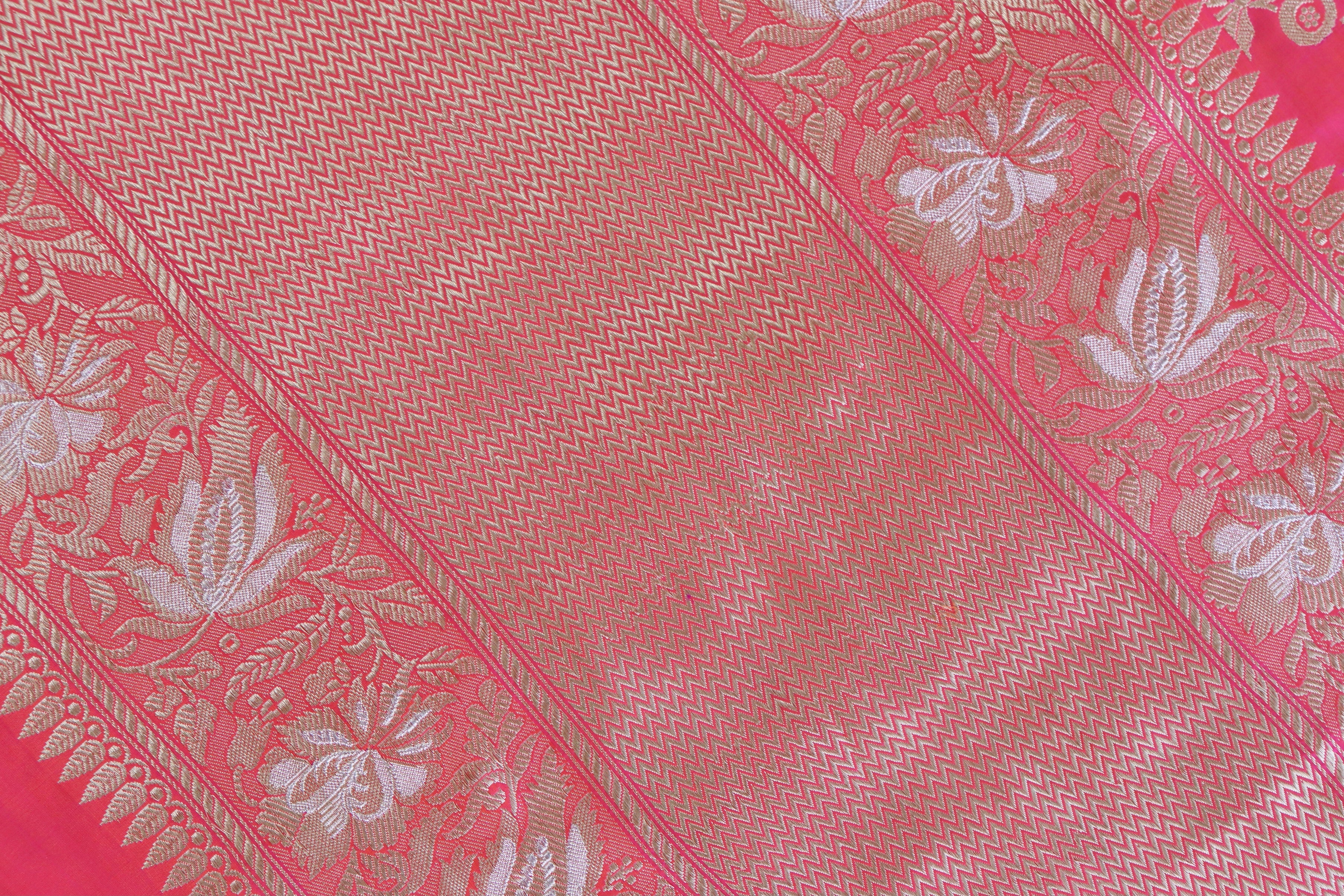 Bright Pink Chinar Jangla Pure Silk Handloom Banarasi Saree