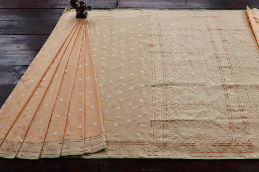 Border close-up on Light Peach Kadhua Banarasi saree
