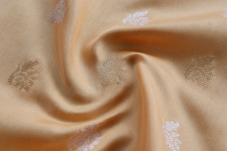 Pleat detail of Light Peach Kadhua Banarasi saree