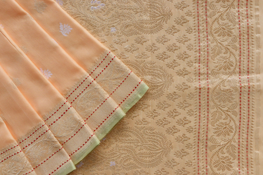 Colour close-up of Light Peach Kadhua Banarasi saree