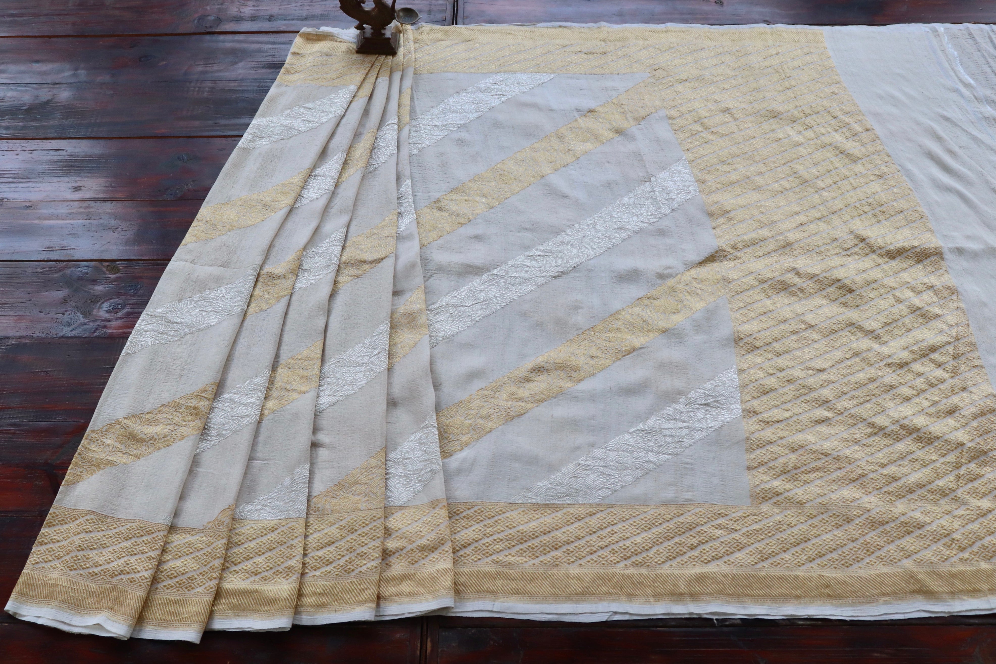 White Aada Kadhua Tussar Handloom Saree