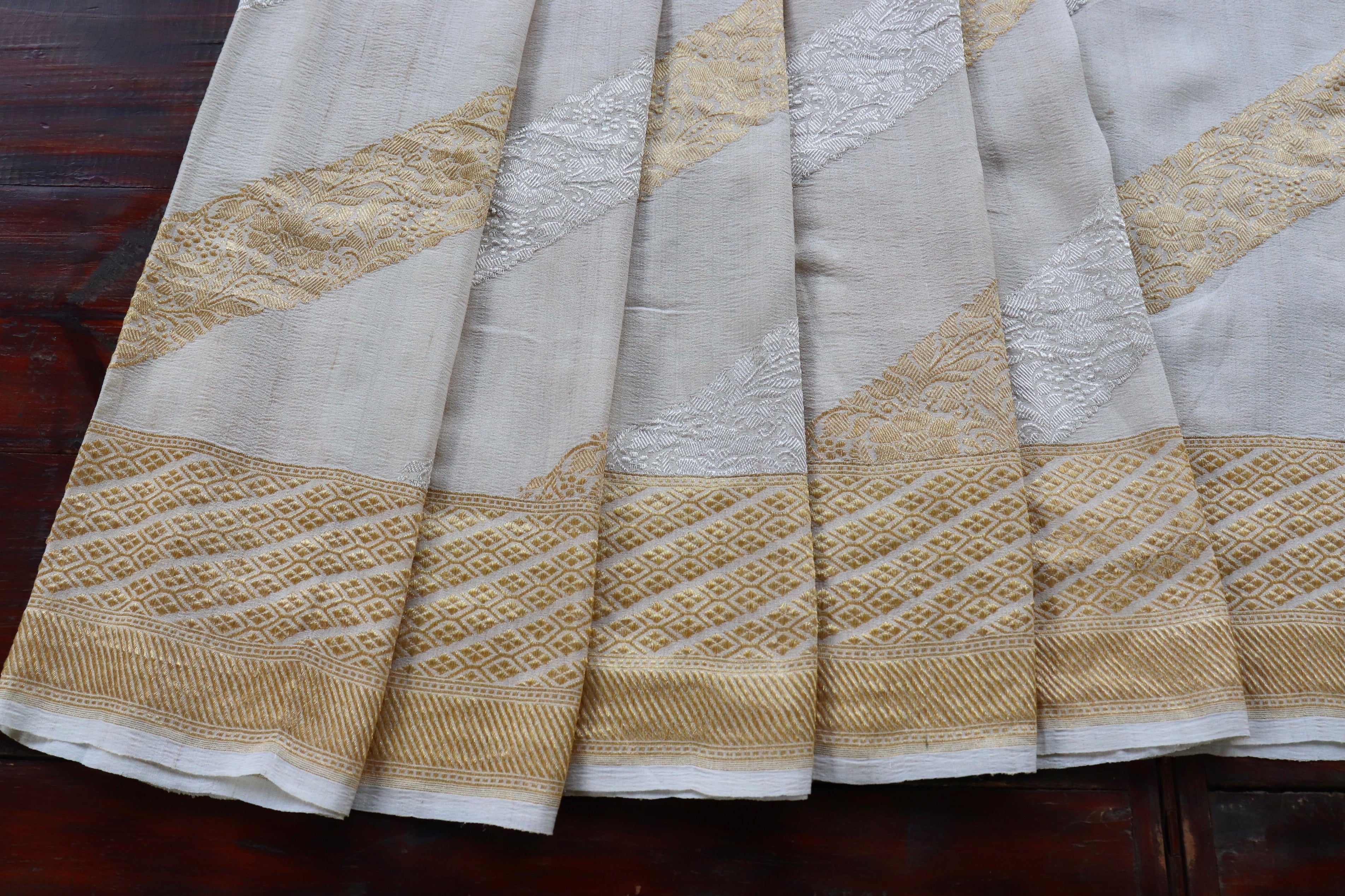 White Aada Kadhua Tussar Handloom Saree