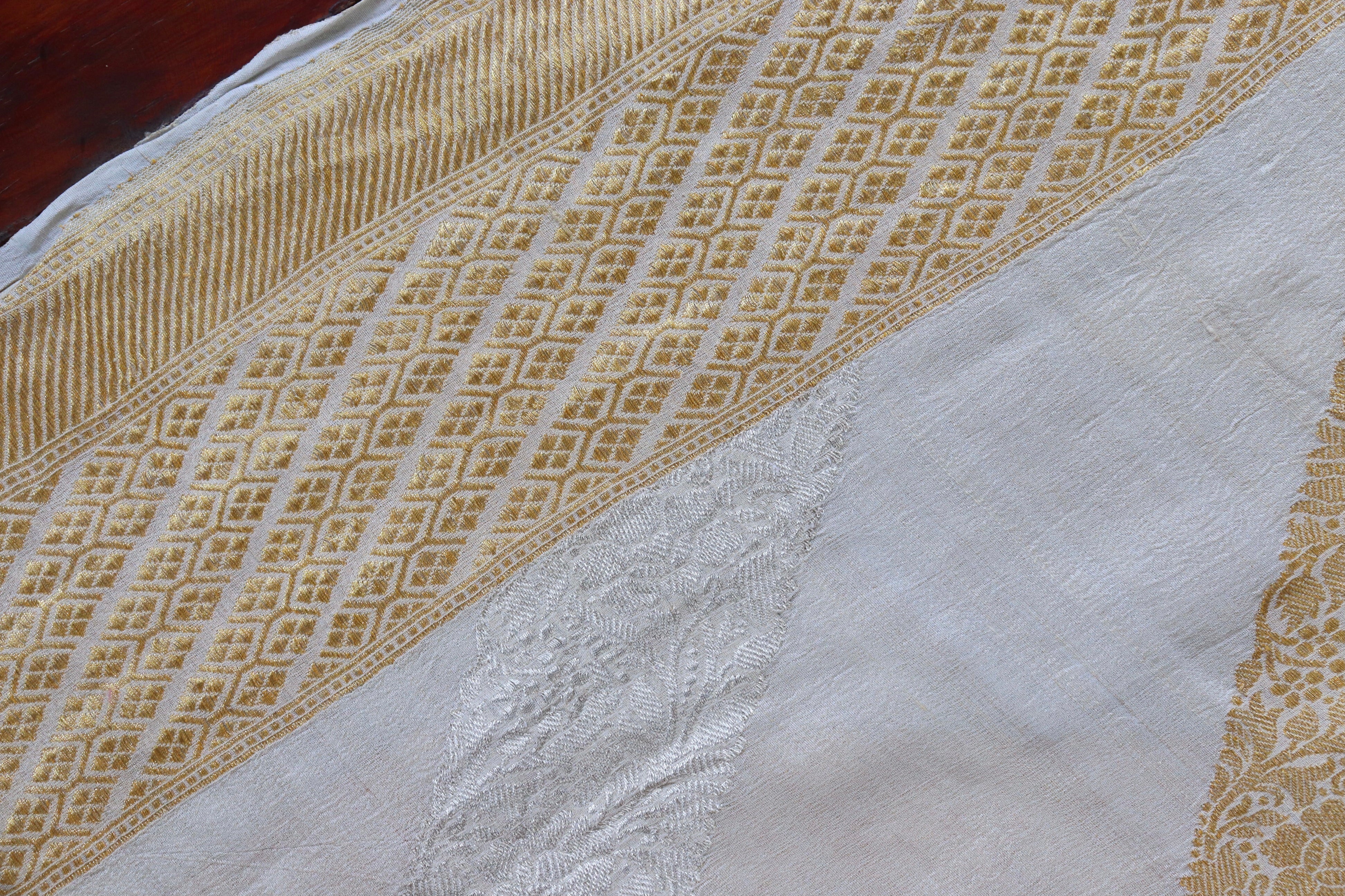 White Aada Kadhua Tussar Handloom Saree