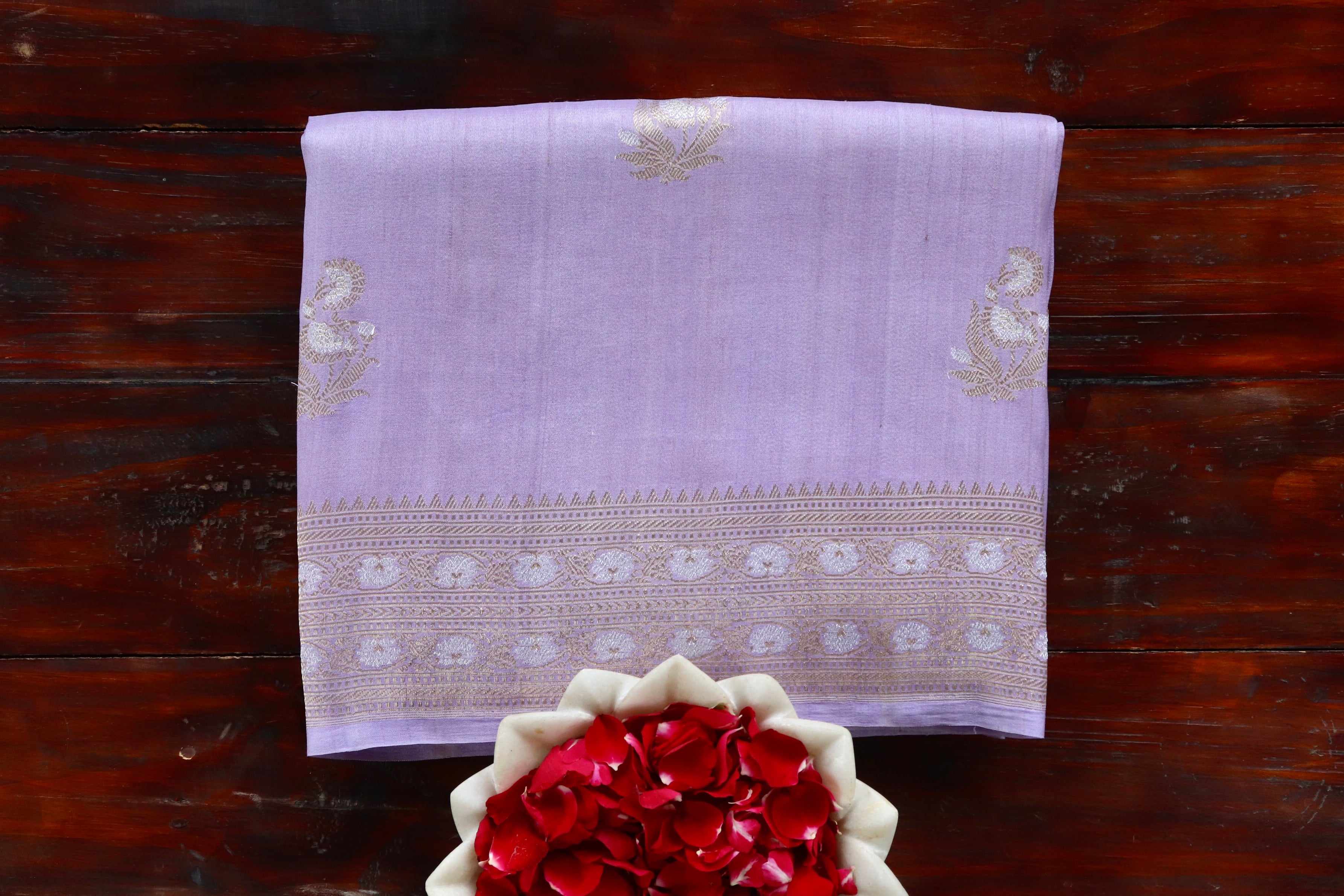 Lilac Guldasta Motif Handwoven Tussar Silk Saree