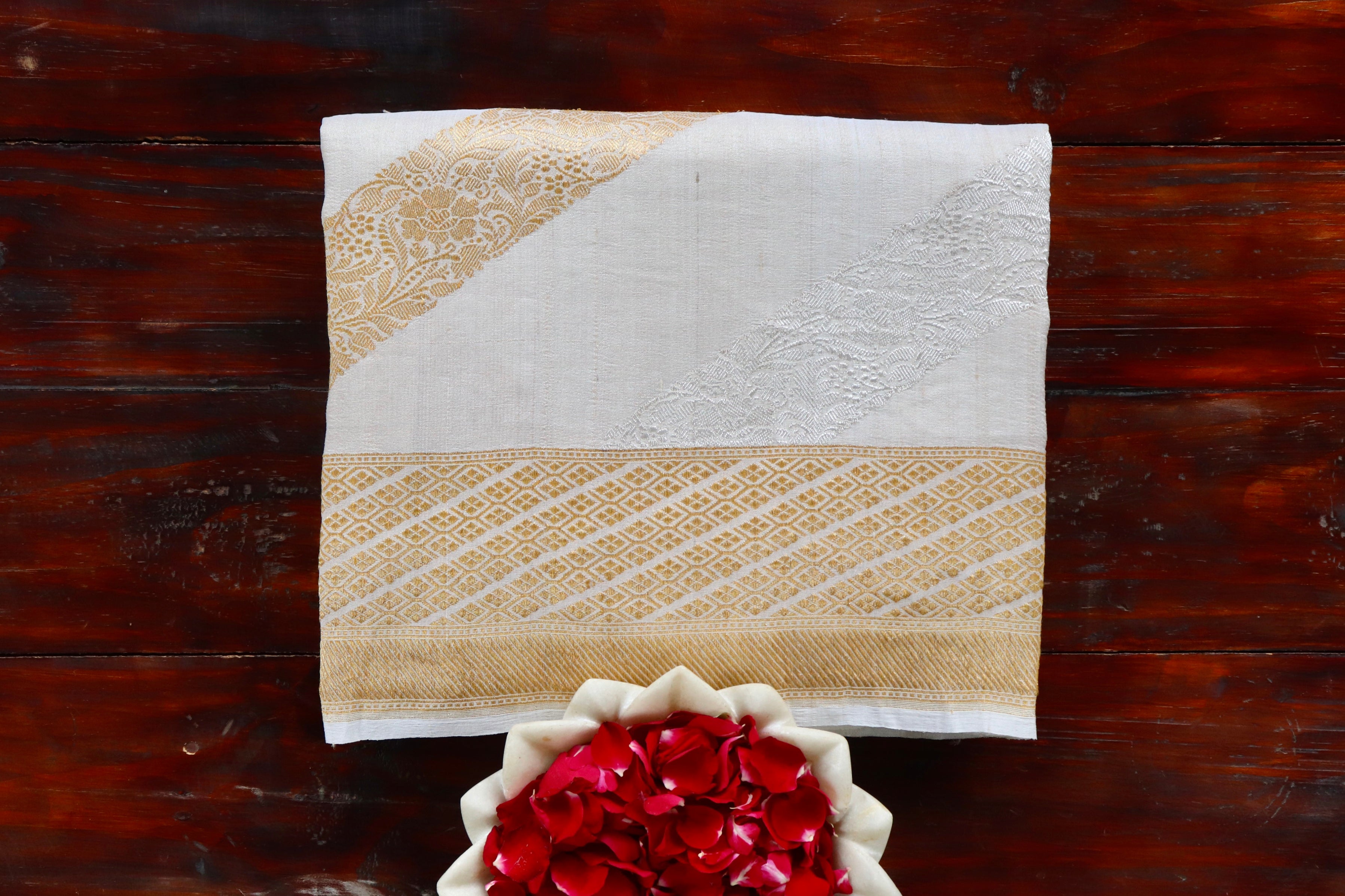 White Aada Kadhua Tussar Handloom Saree