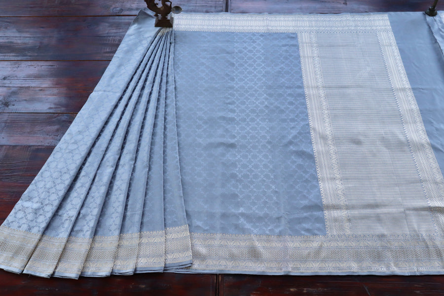 Border close-up on Grey Resham Tanchoi Banarasi saree