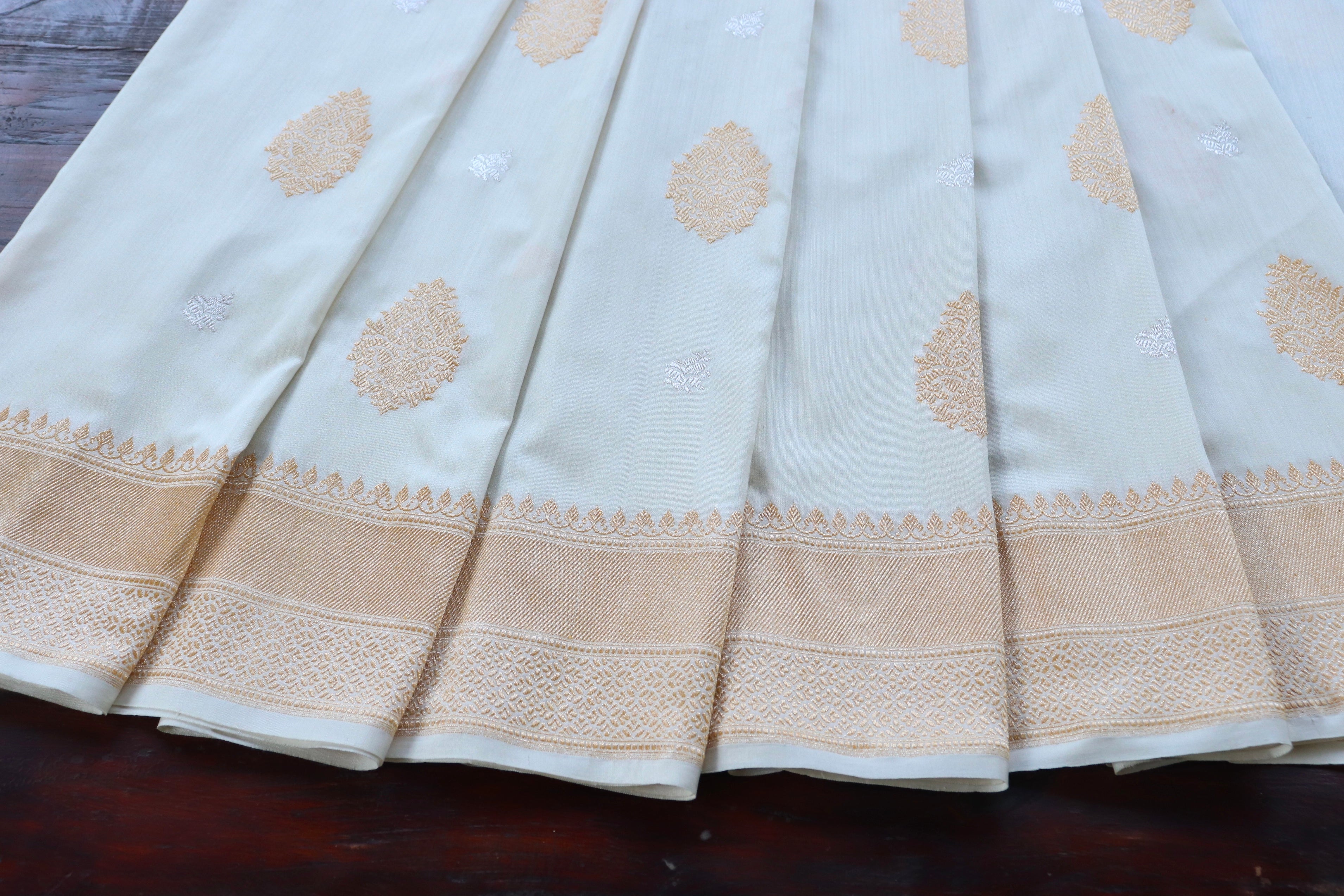 White Sona Rupa Motif Pure Silk Handloom Banarasi Saree