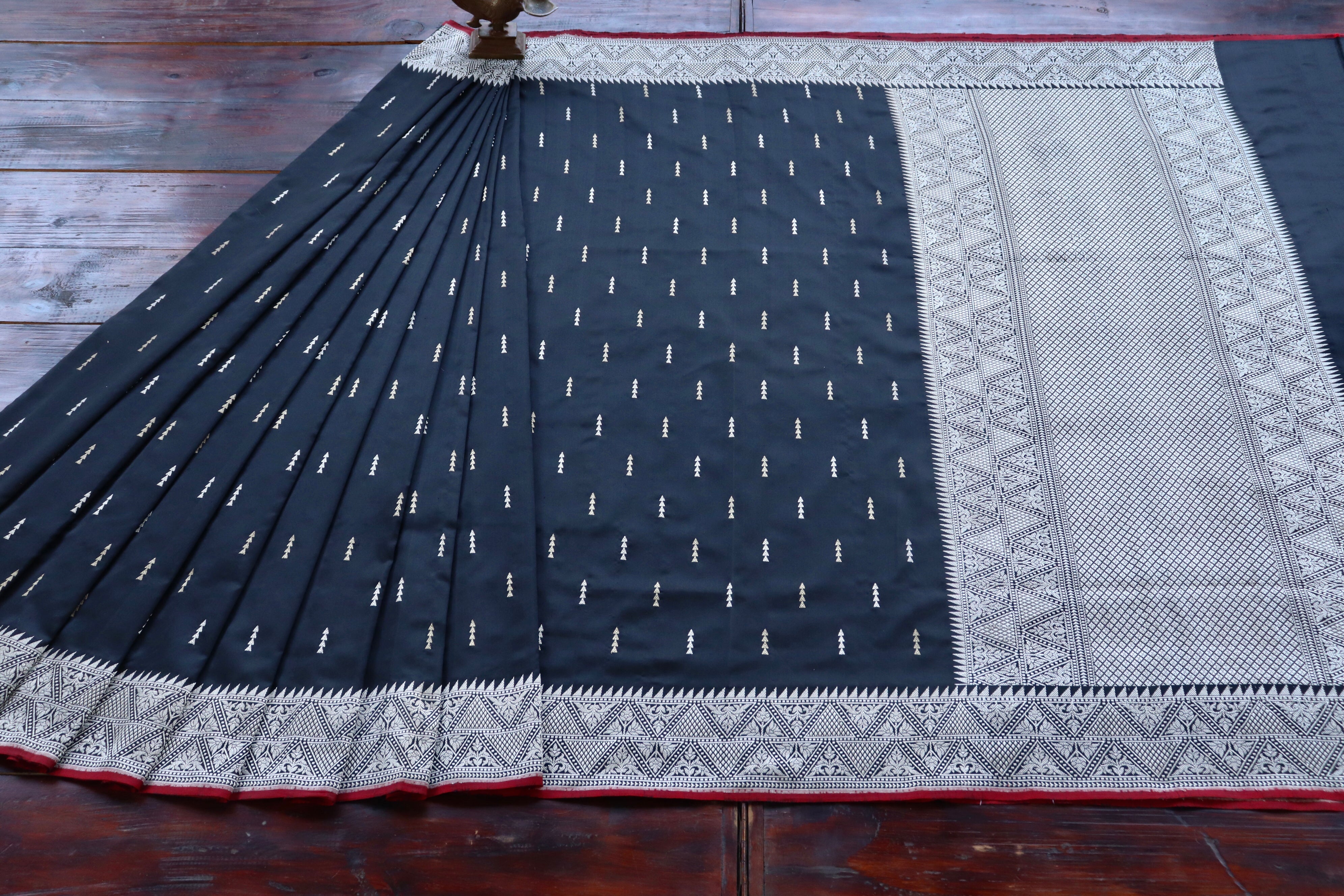 Black Kadhua Buta Pure Silk Handloom Banarasi Saree