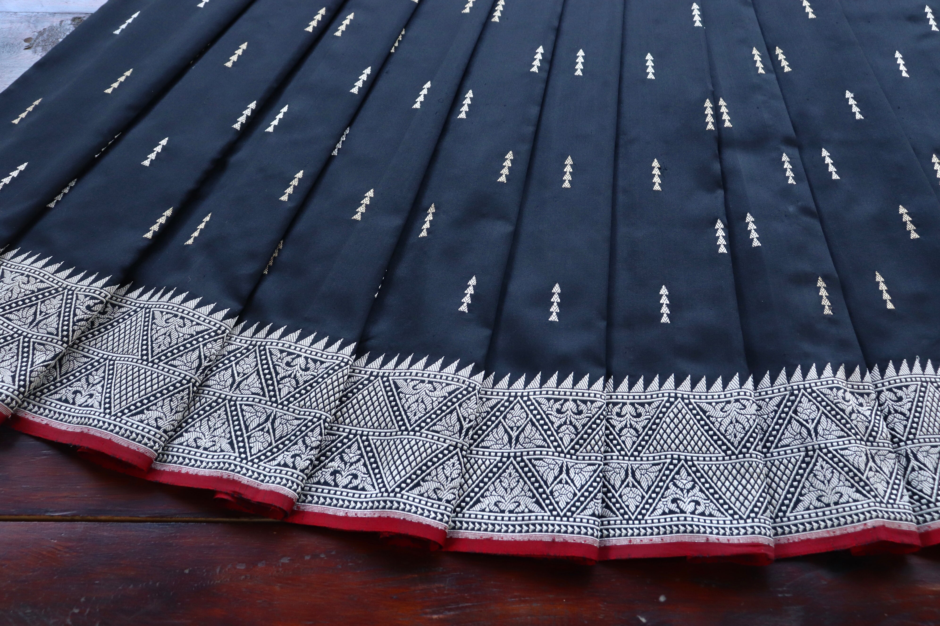 Black Kadhua Buta Pure Silk Handloom Banarasi Saree