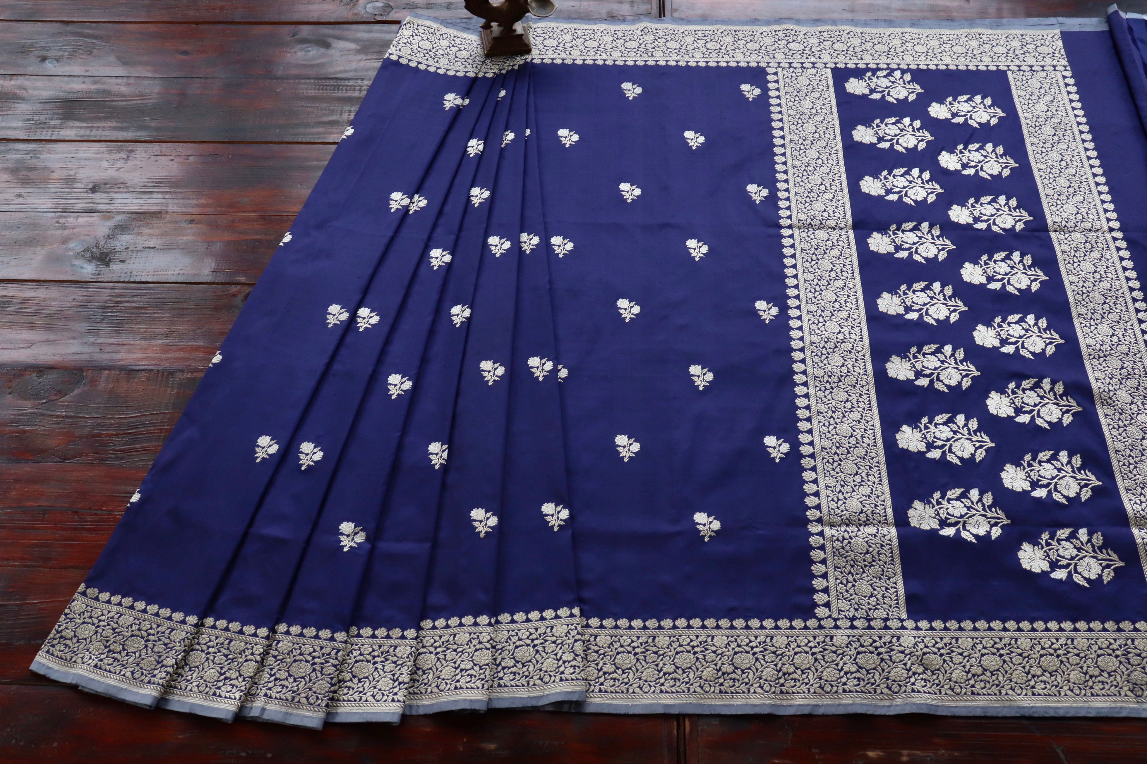 Navy Kadhua Motif Pure Silk Handloom Banarasi Saree