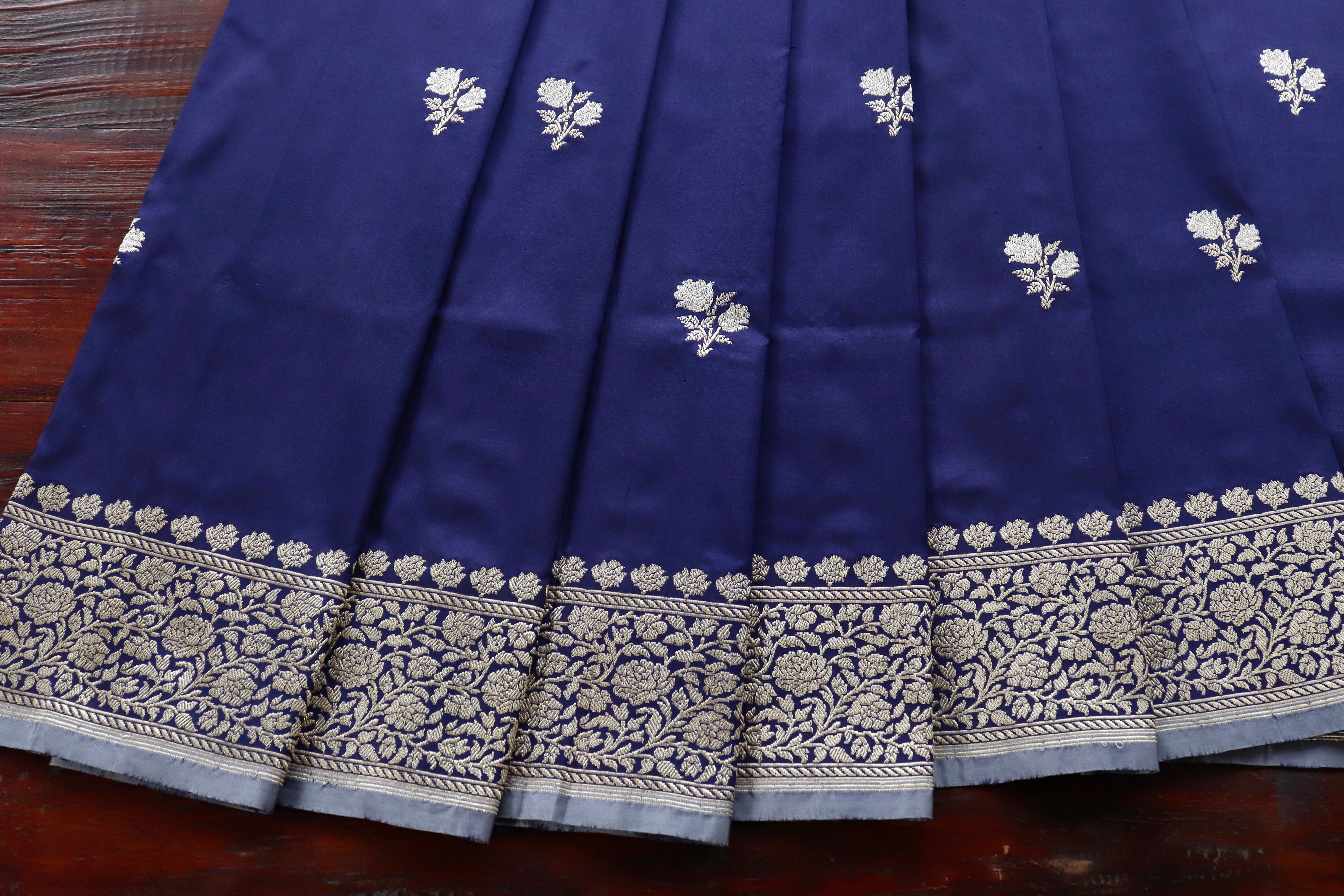 Navy Kadhua Motif Pure Silk Handloom Banarasi Saree