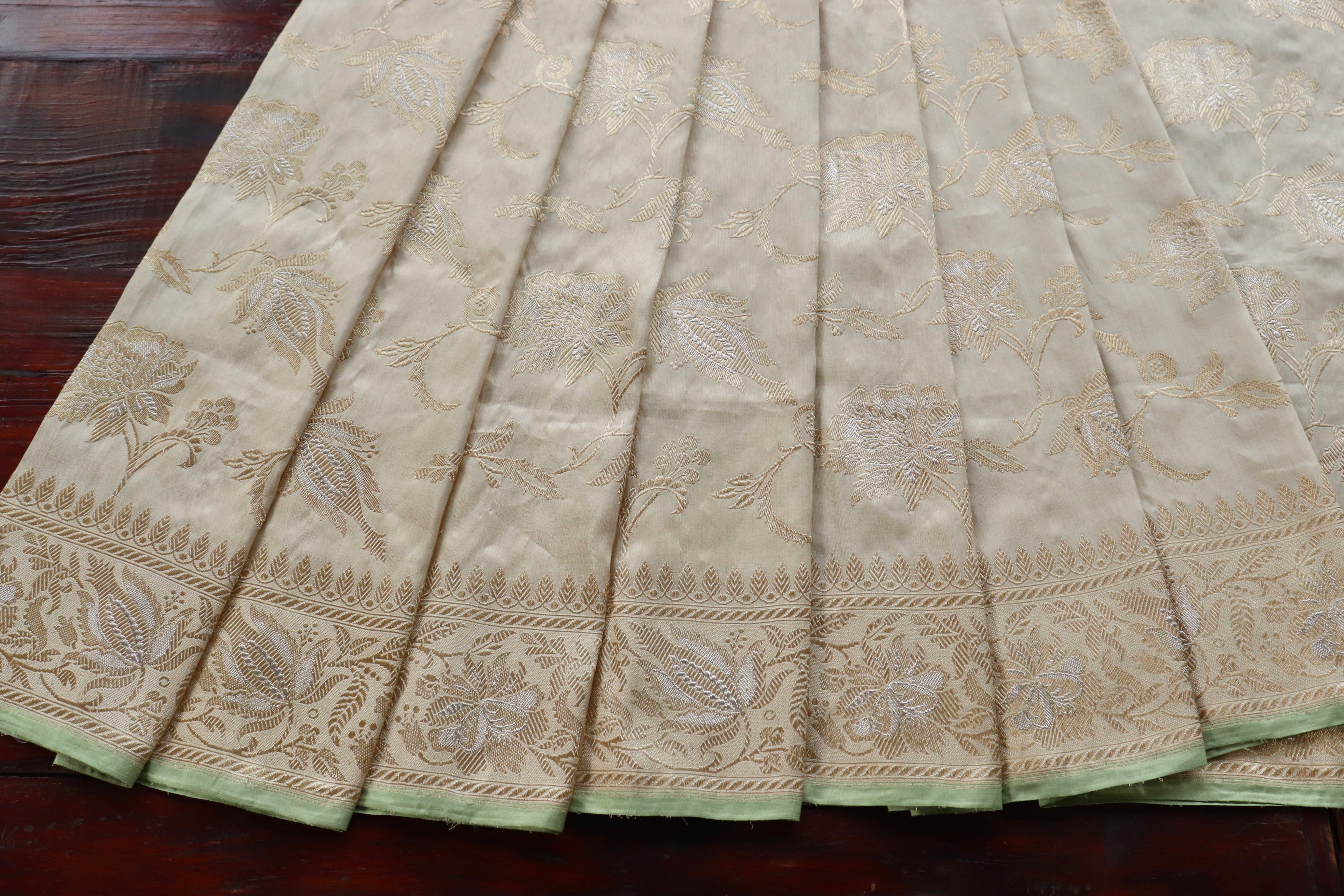 Ivory Chinar Jangla Pure Silk Handloom Banarasi Saree