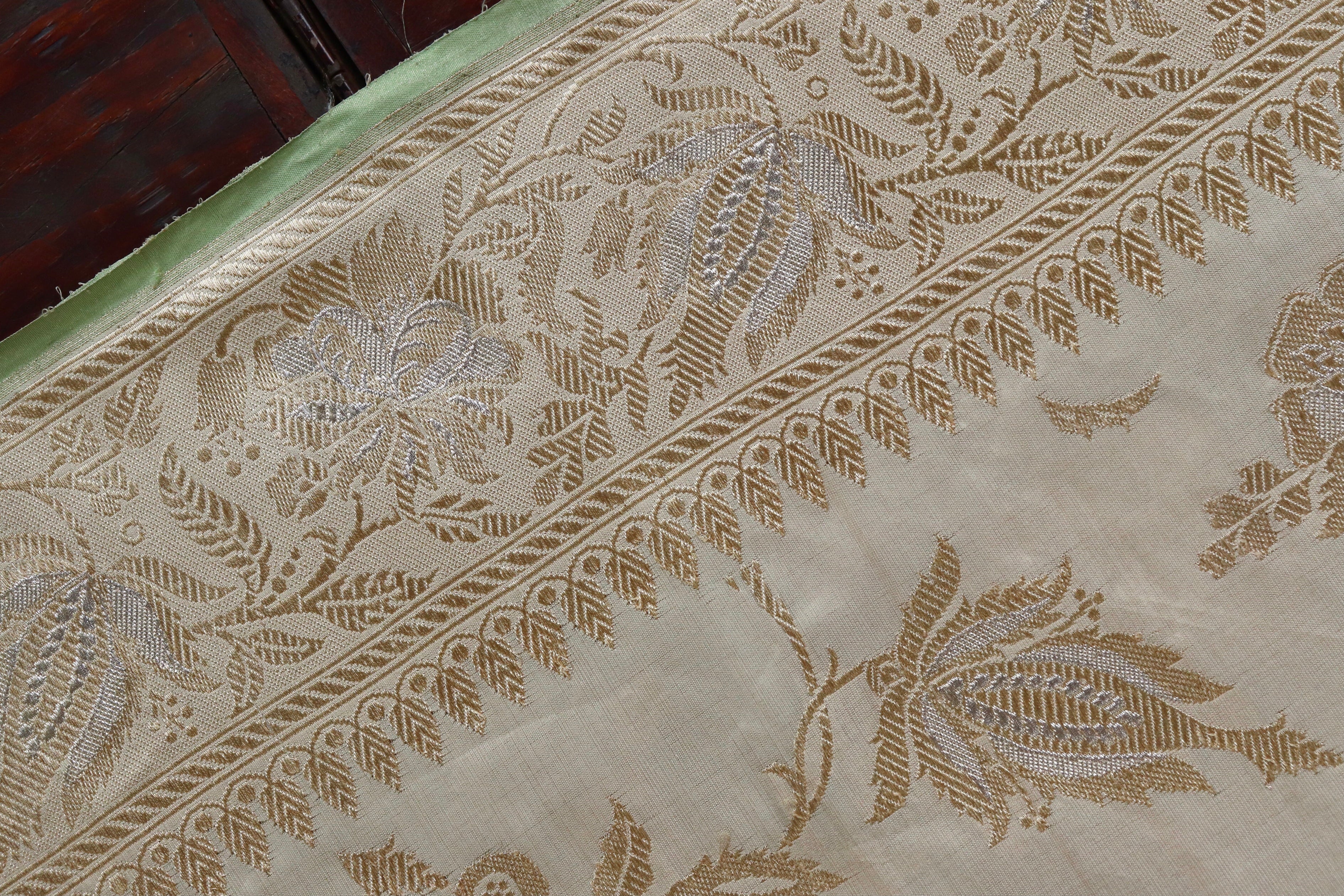 Ivory Chinar Jangla Pure Silk Handloom Banarasi Saree