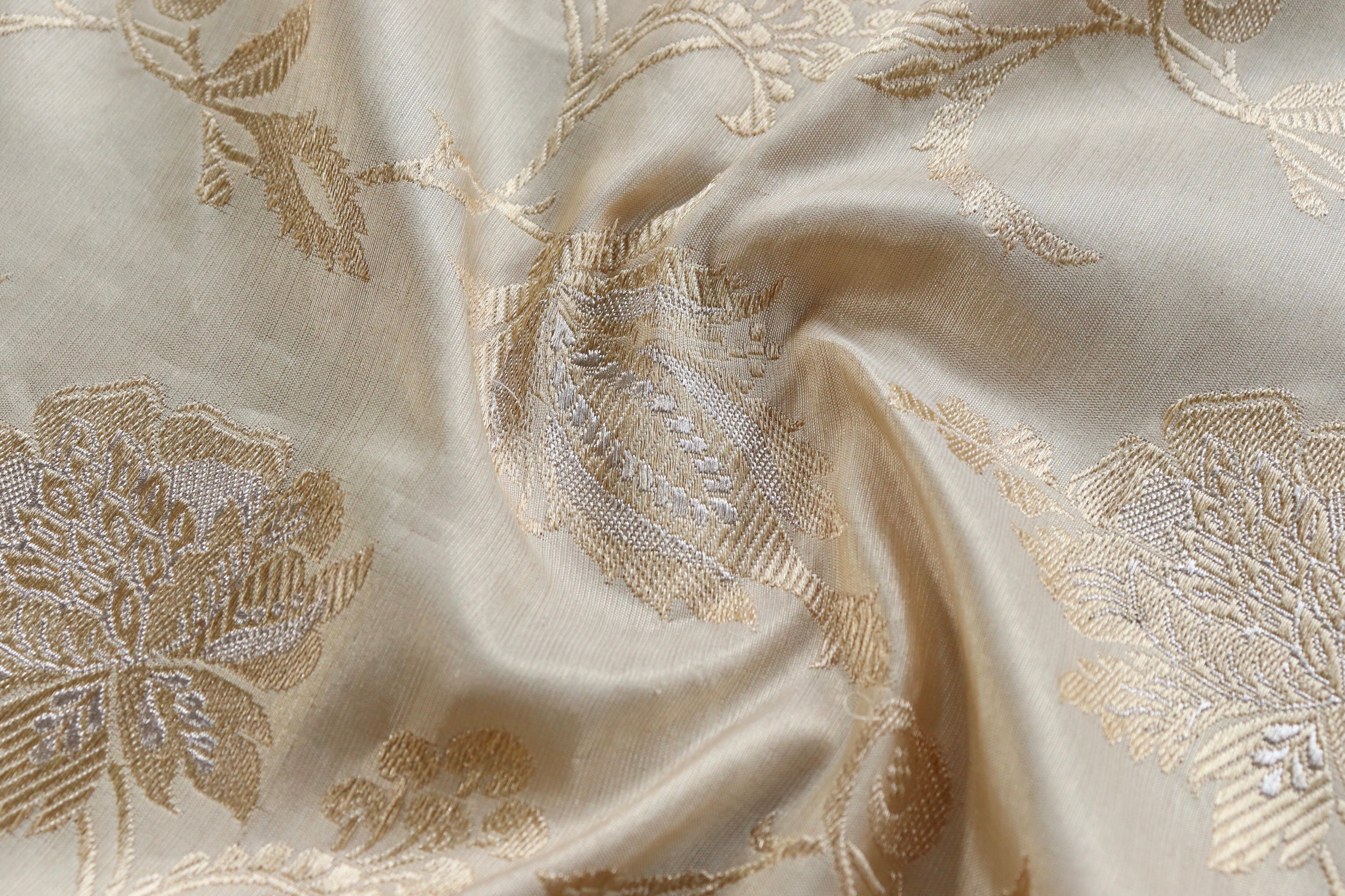 Ivory Chinar Jangla Pure Silk Handloom Banarasi Saree