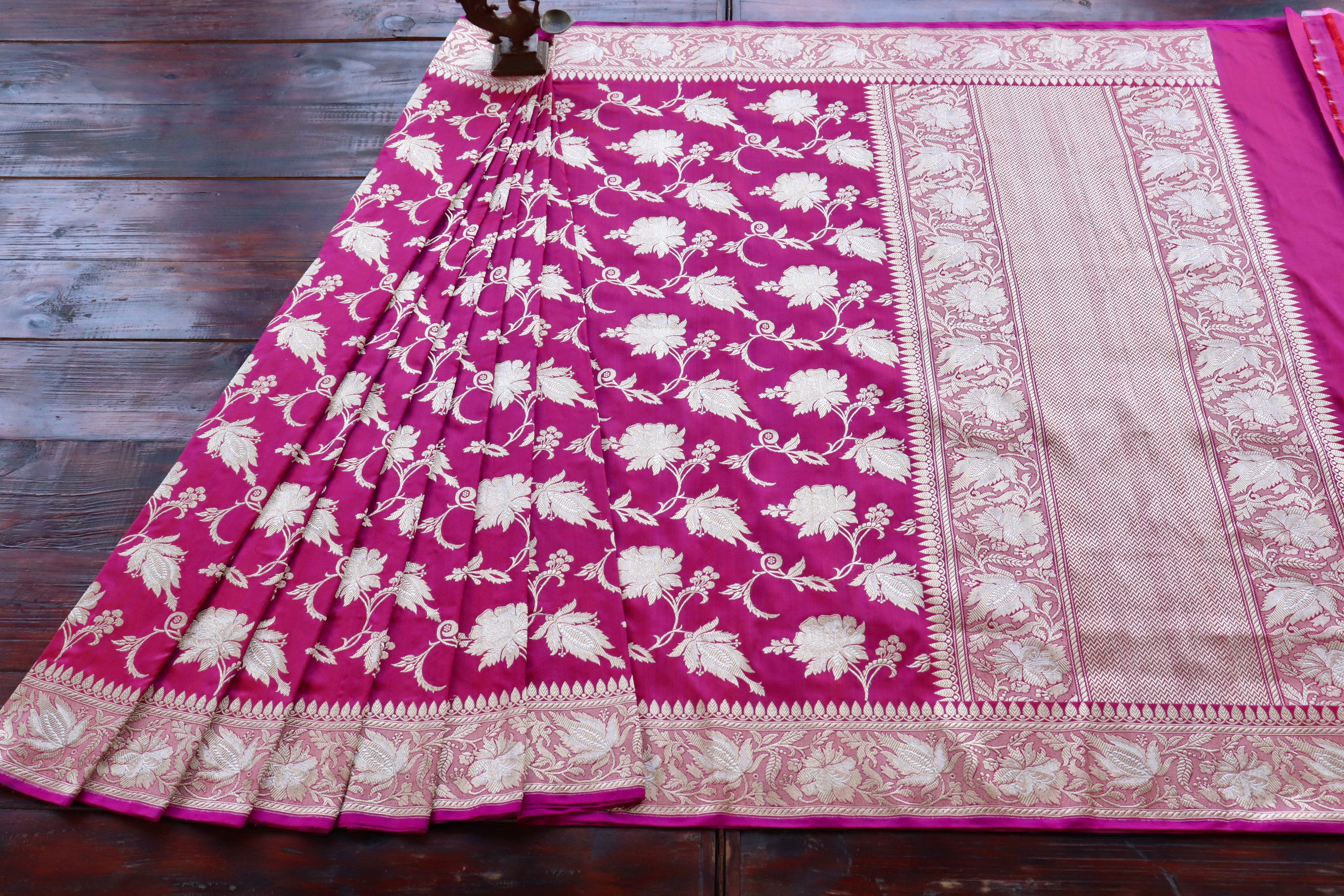 Raspberry Chinar Jangla Pure Silk Handloom Banarasi Saree