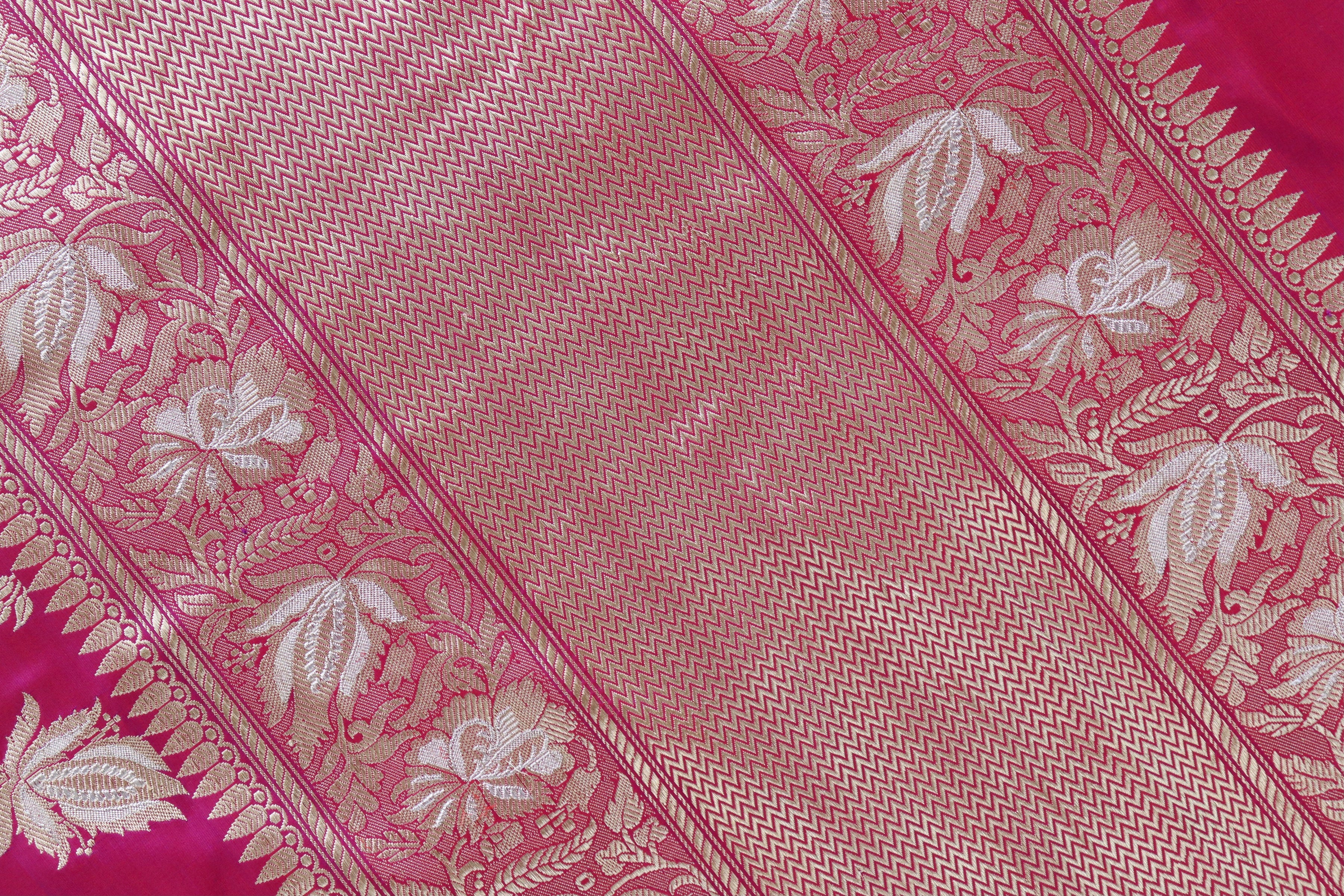 Raspberry Chinar Jangla Pure Silk Handloom Banarasi Saree