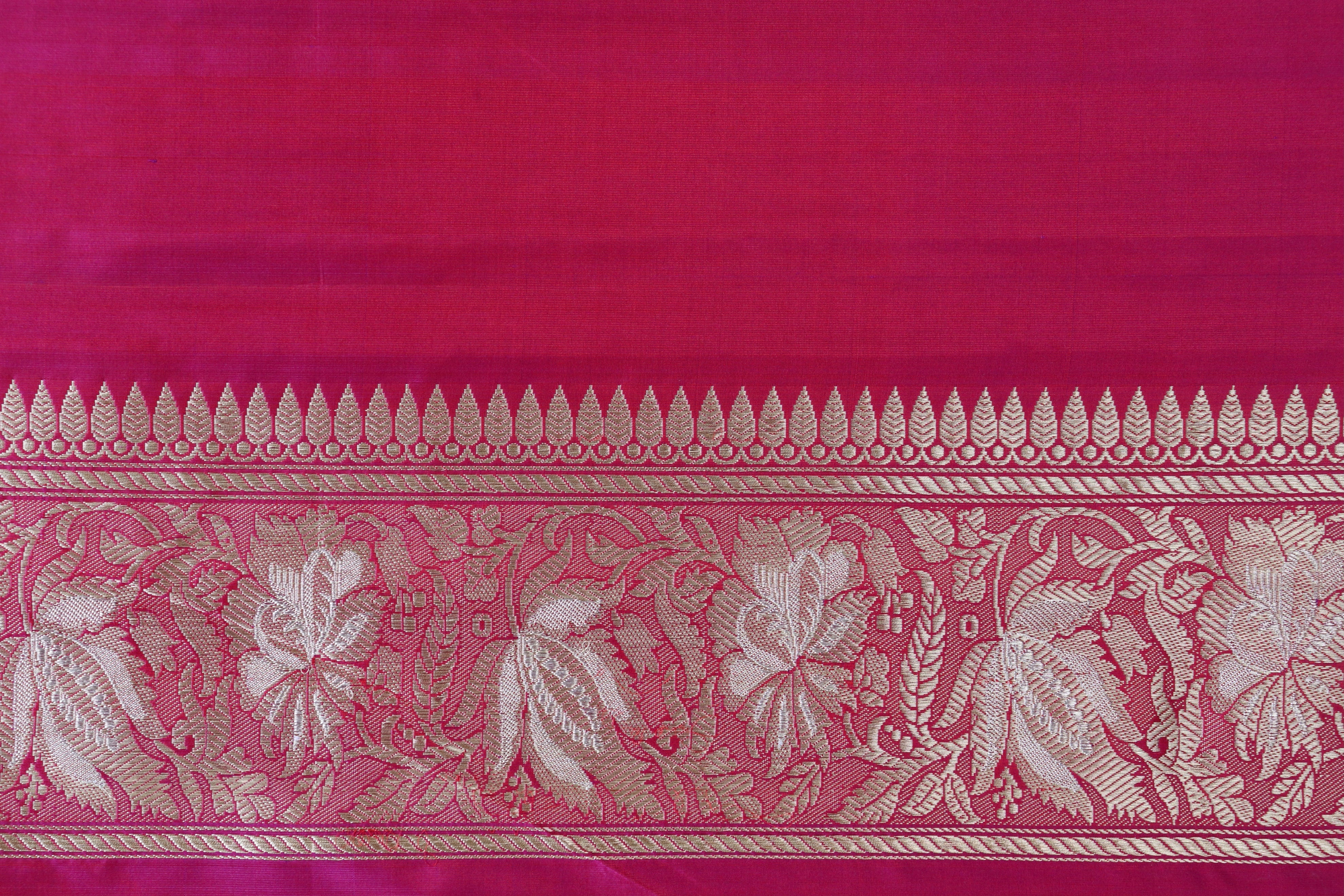 Raspberry Chinar Jangla Pure Silk Handloom Banarasi Saree