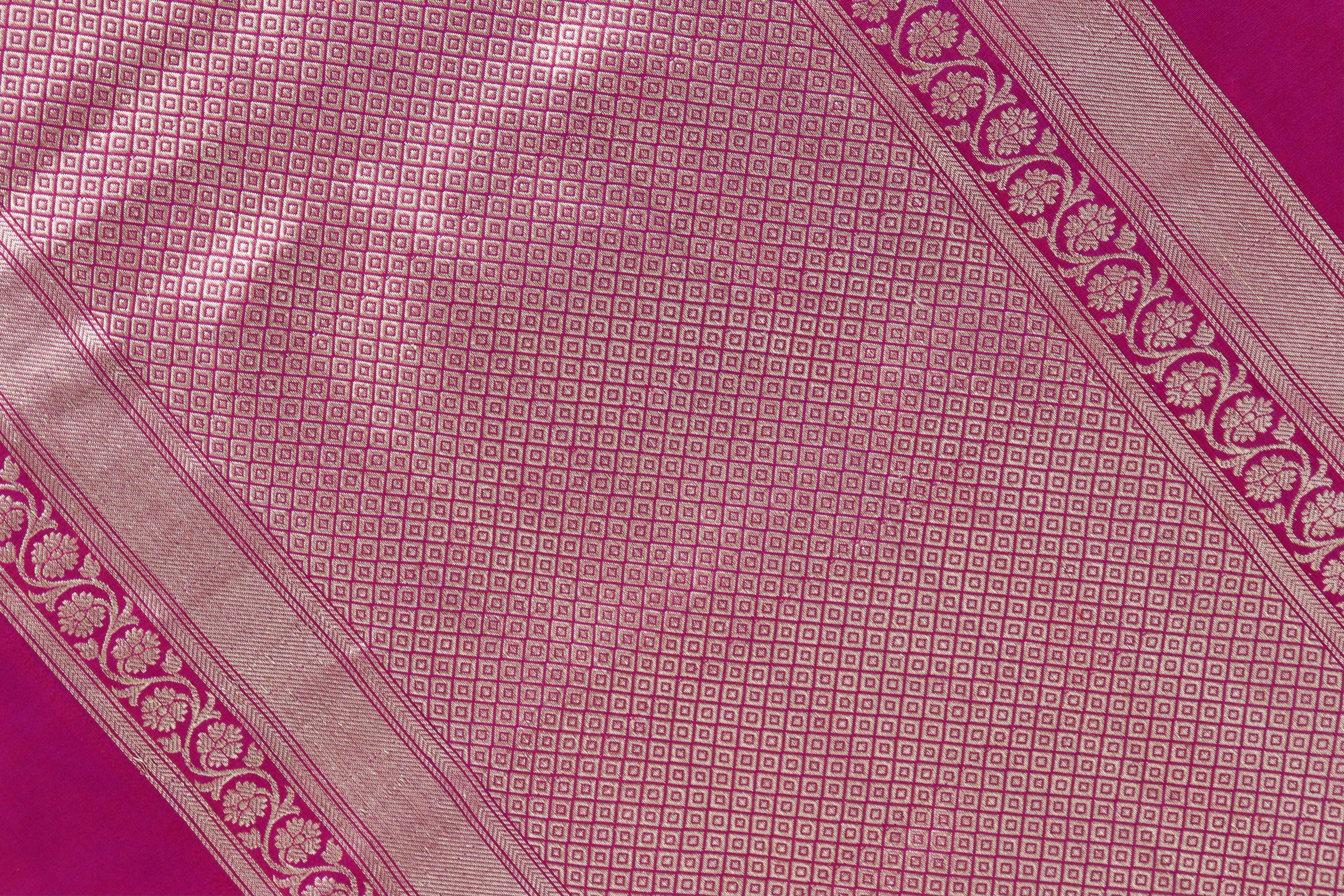 Magenta Ginnie Motif Pure Silk Handloom Banarasi Saree