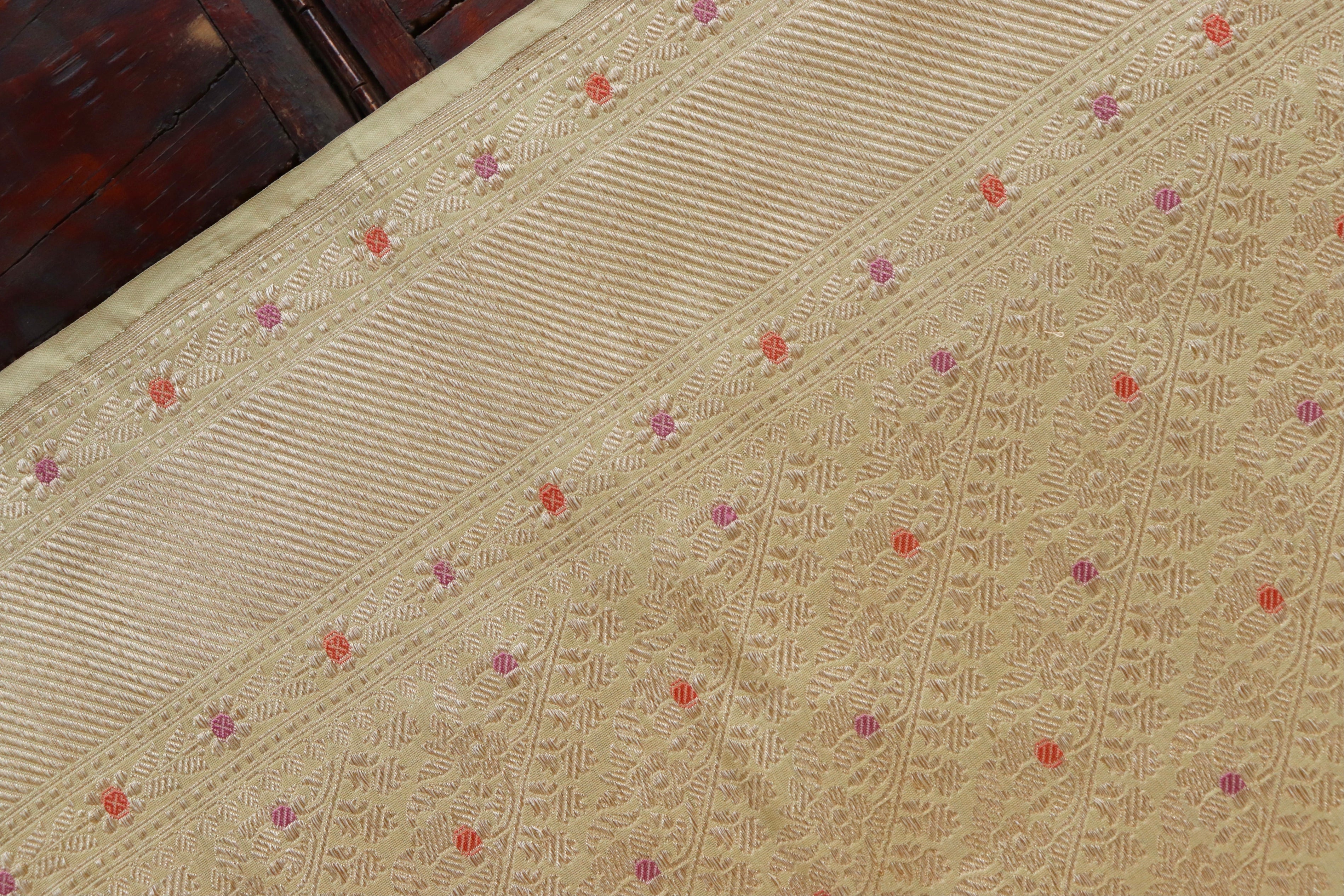 Cream Meenadar Adda Tanchoi Pure Silk Handloom Banarasi Saree